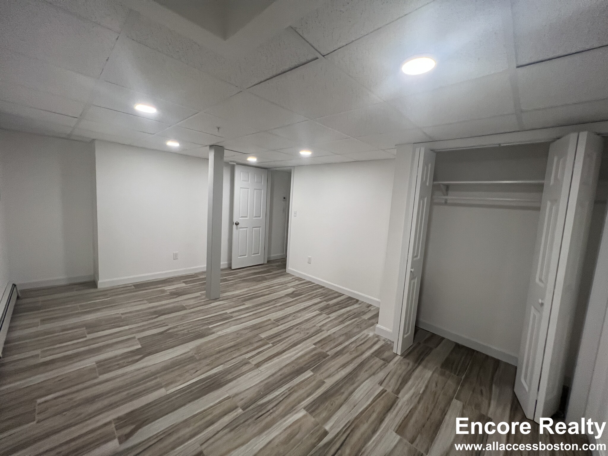 376 Riverway, Mission Hill