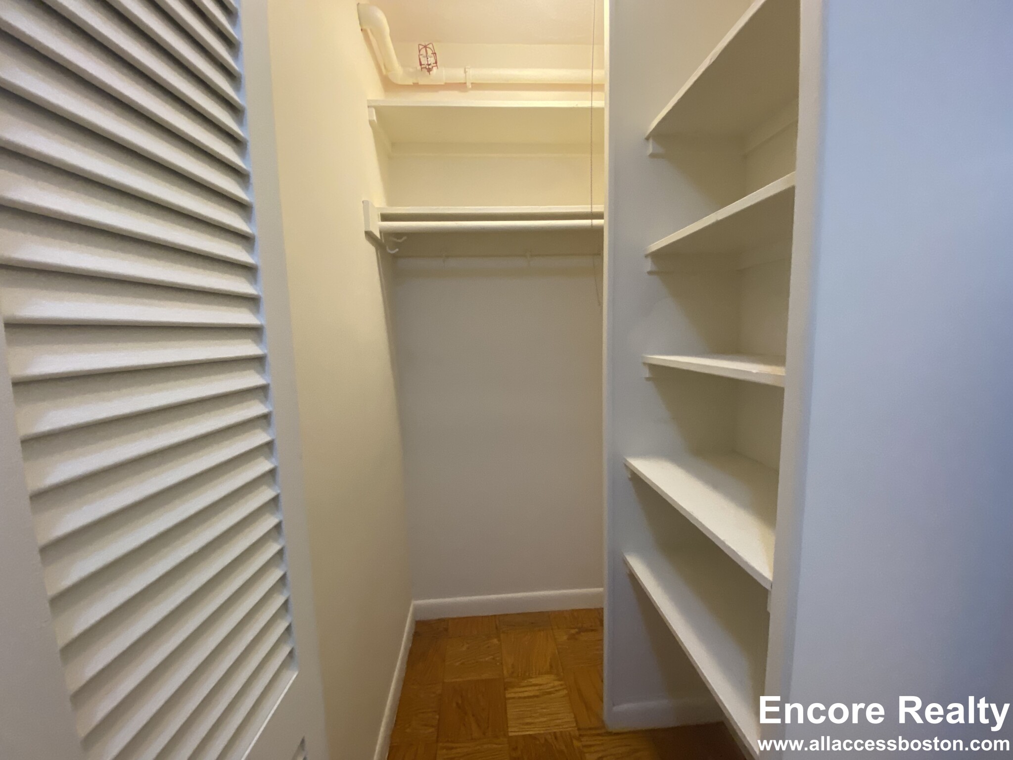 101 Monmouth St, Longwood