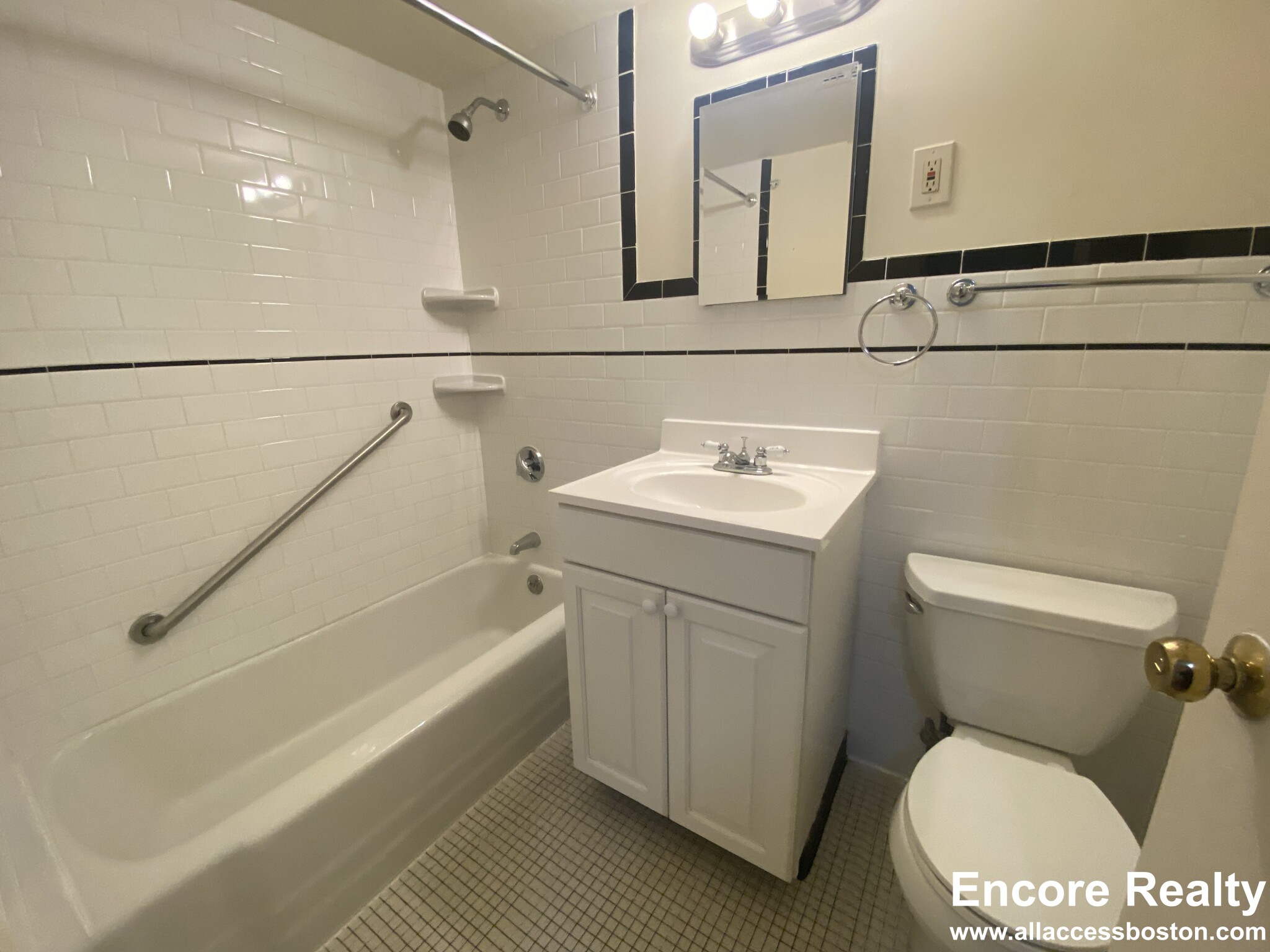 101 Monmouth St, Longwood