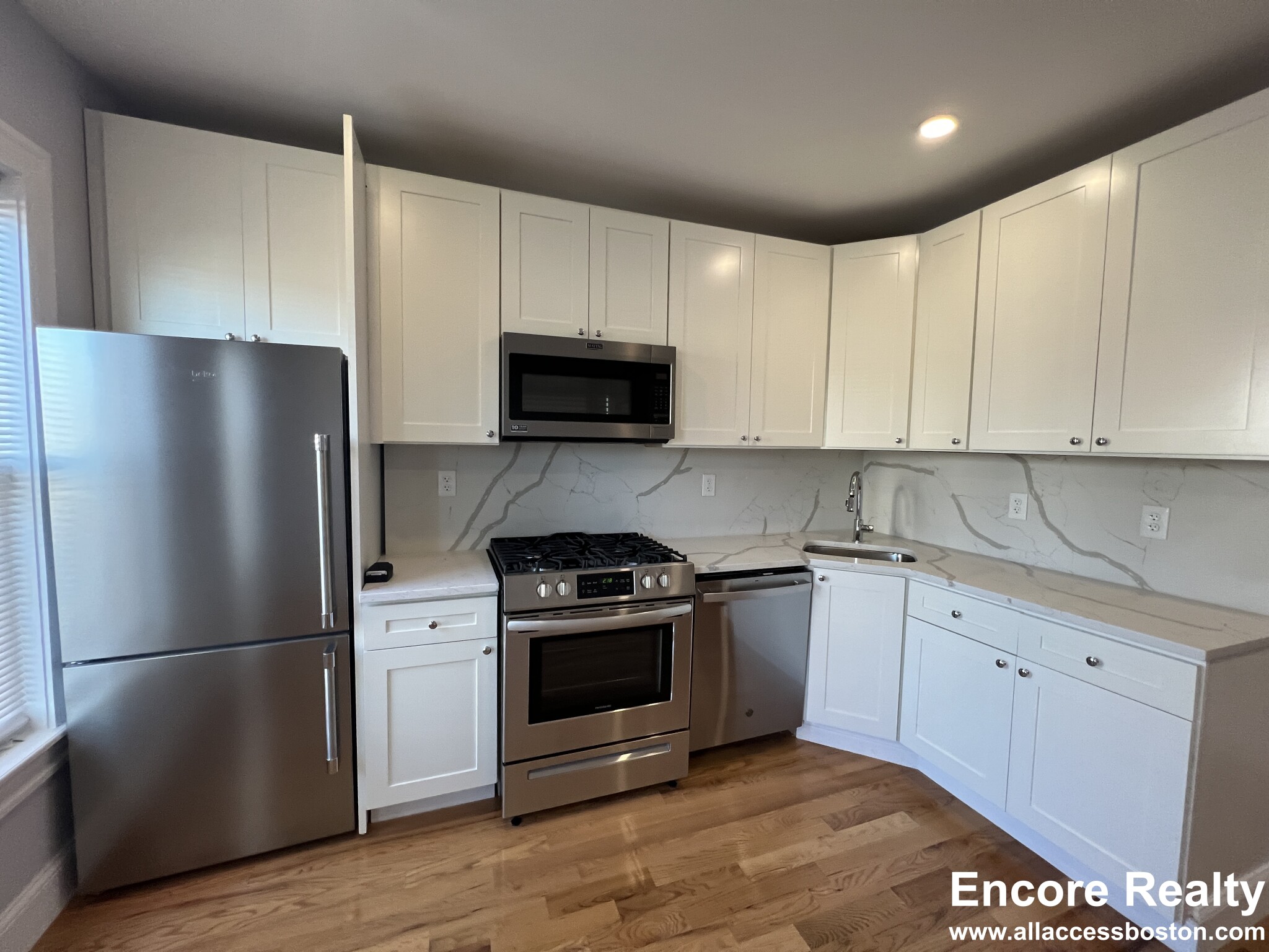 374 Oxford St, Porter Square