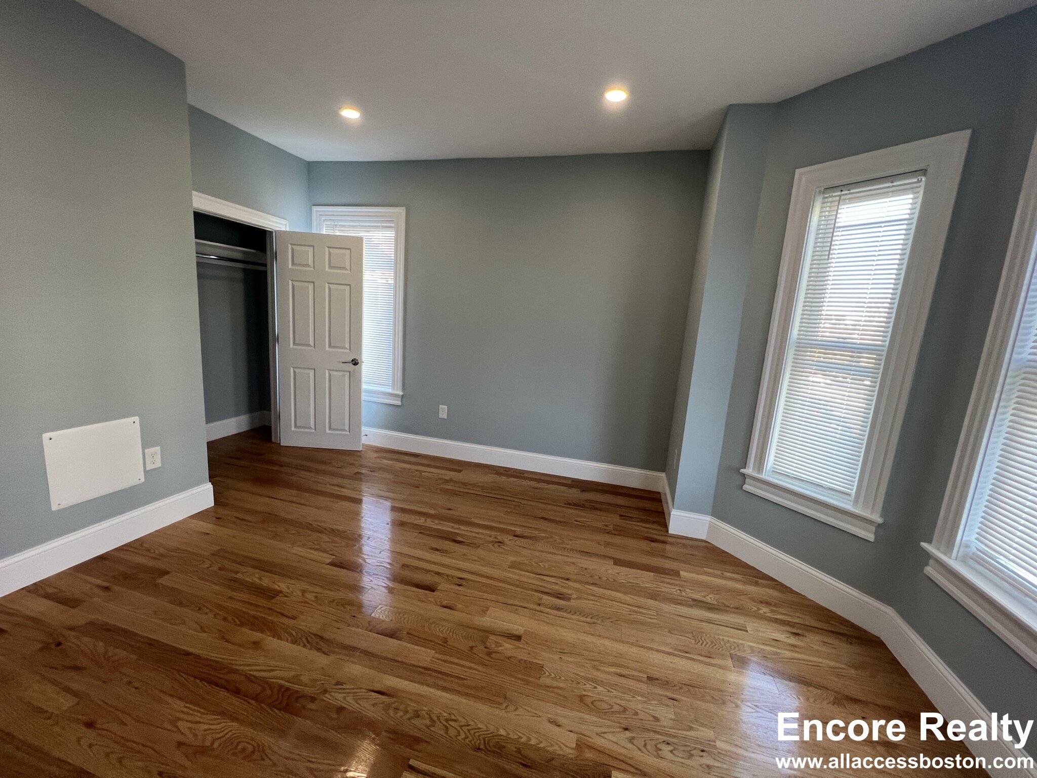 374 Oxford St, Porter Square