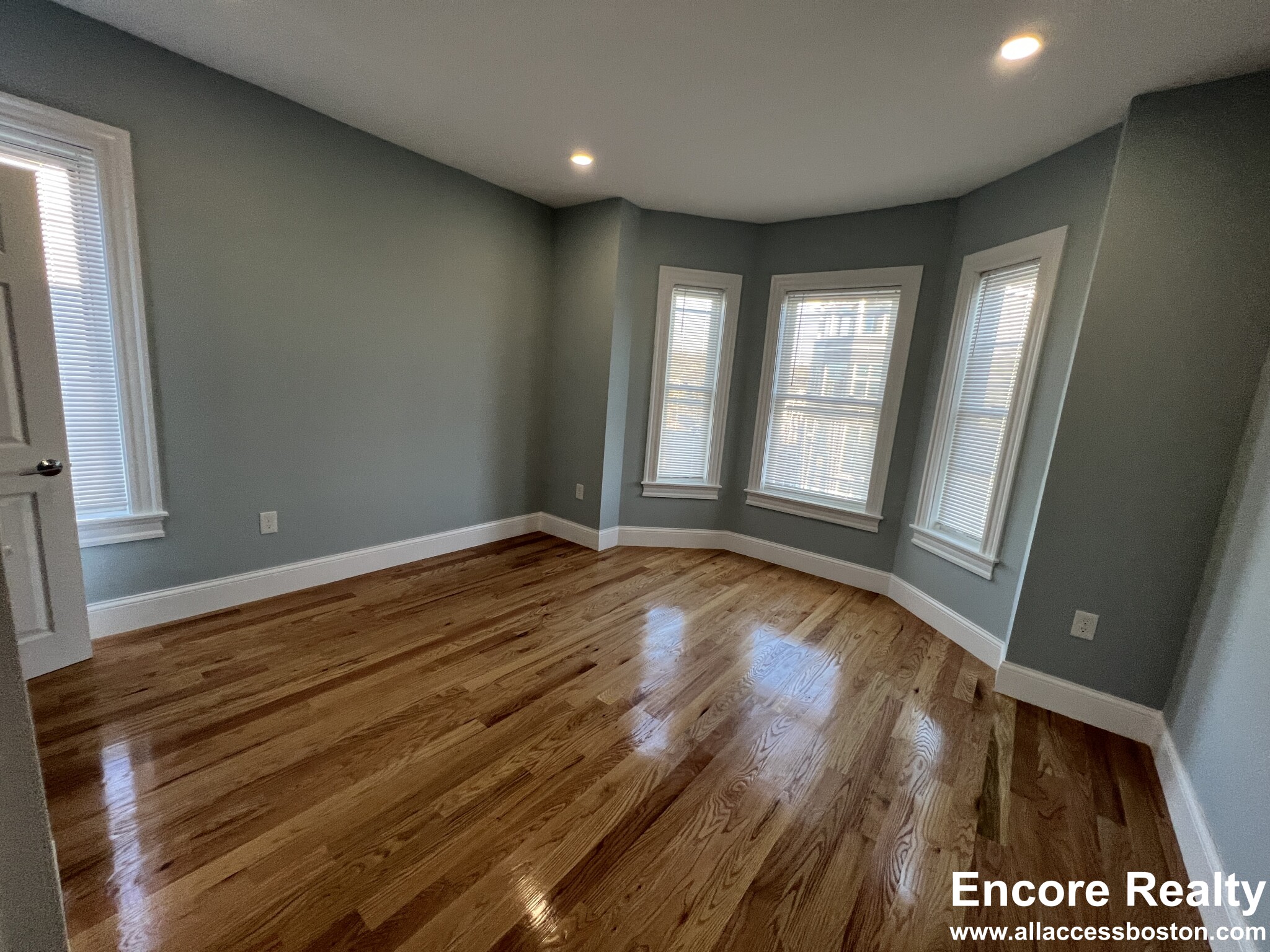 374 Oxford St, Porter Square