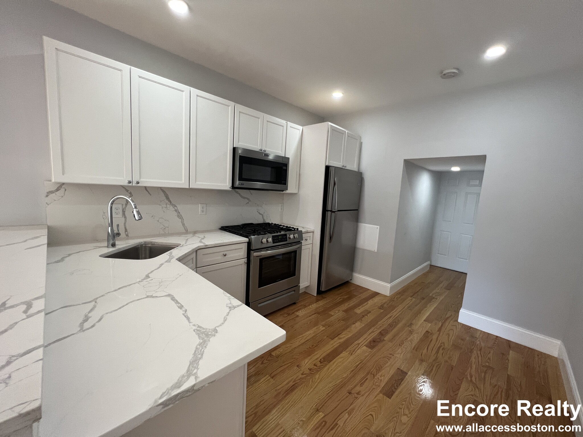 372 Oxford St, Ward Two