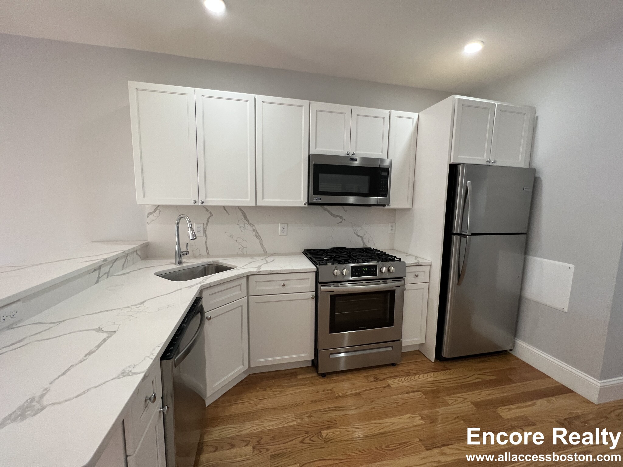 372 Oxford St, Ward Two