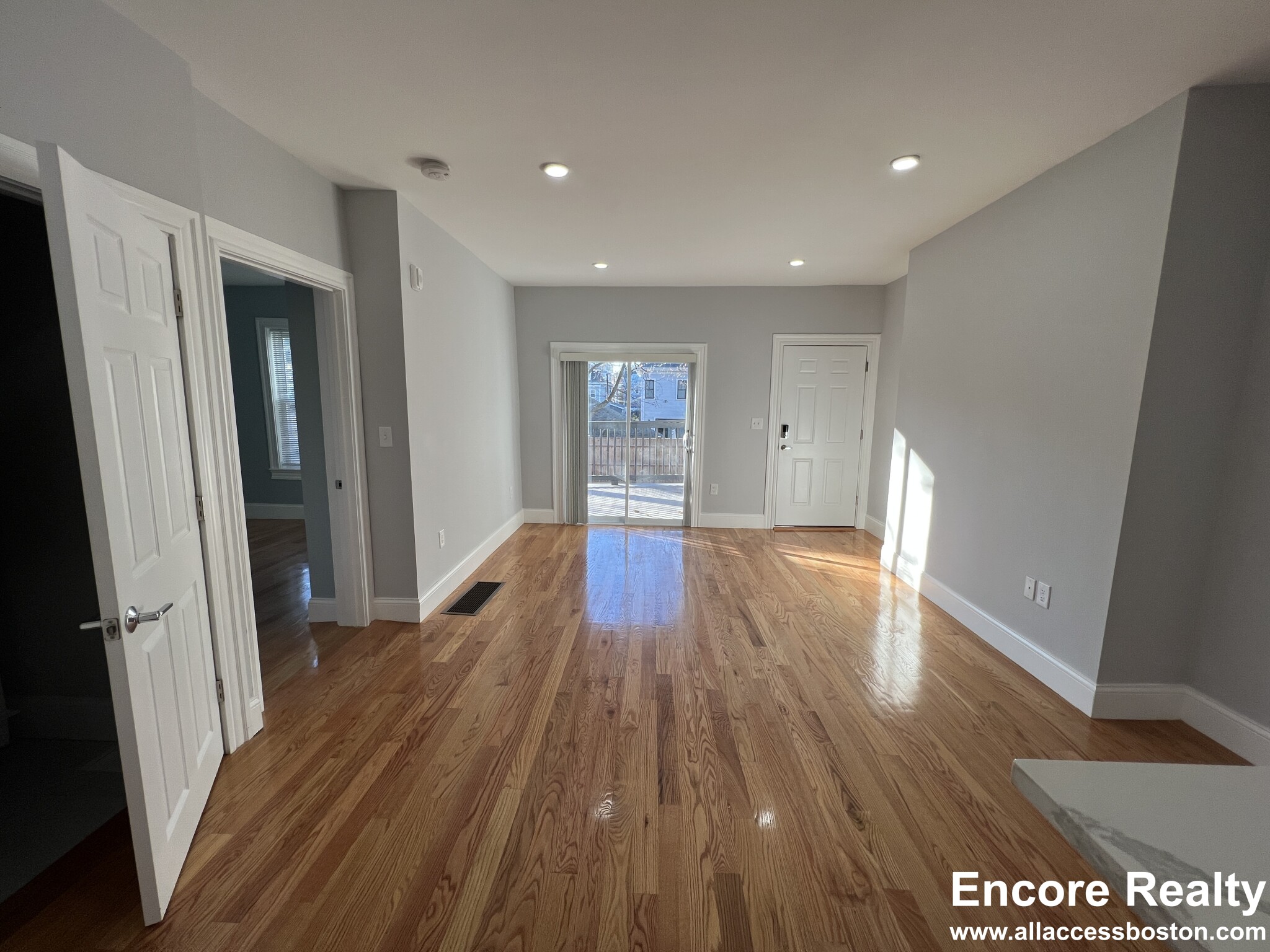 372 Oxford St, Ward Two