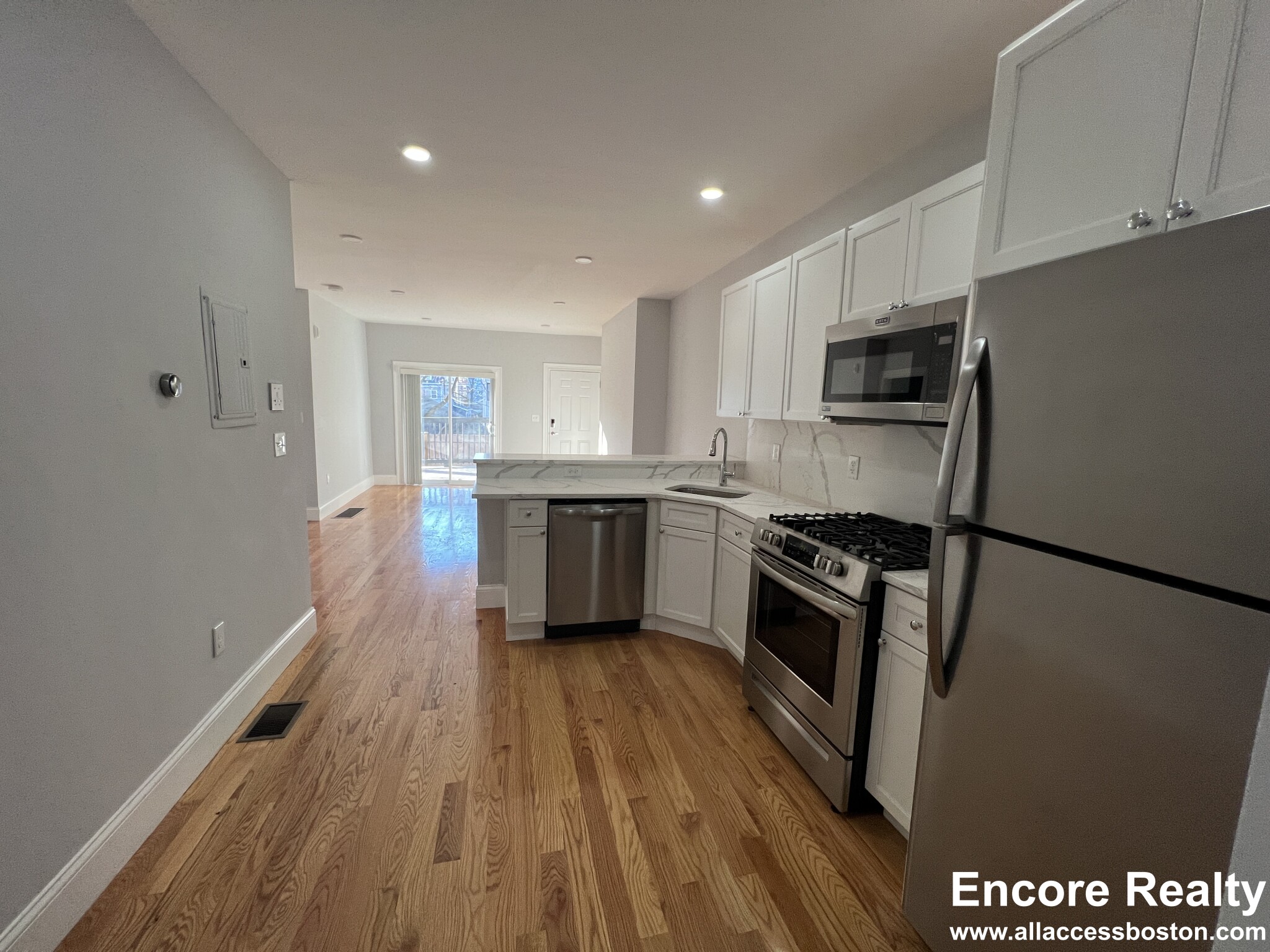 372 Oxford St, Ward Two