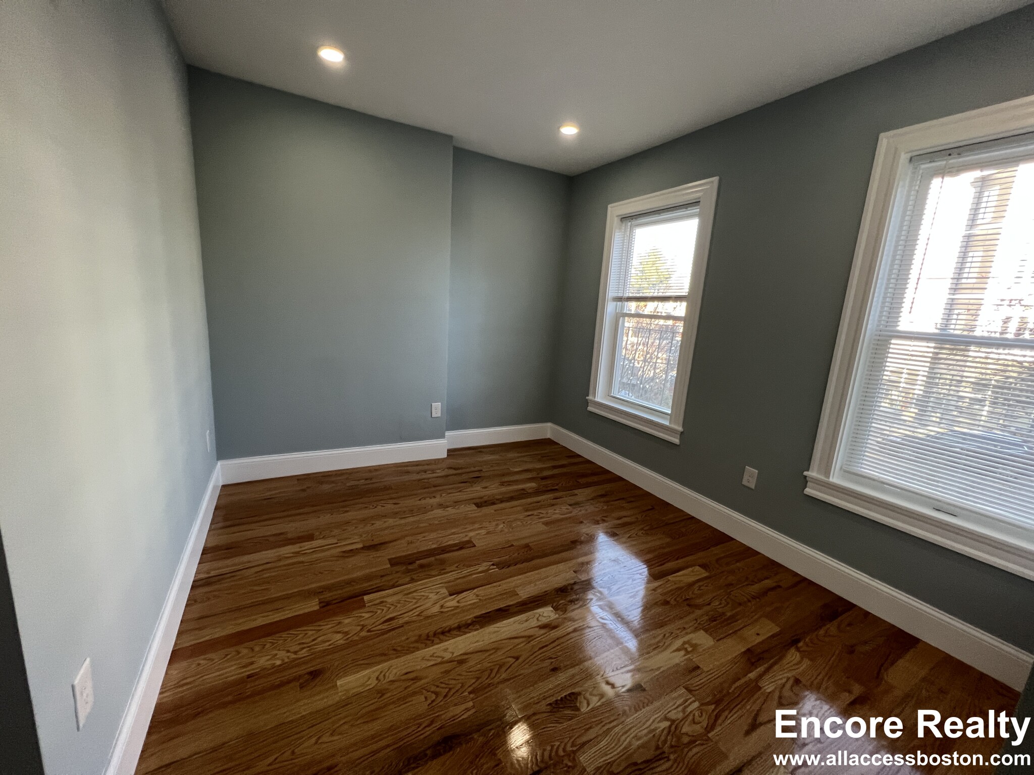 372 Oxford St, Porter Square