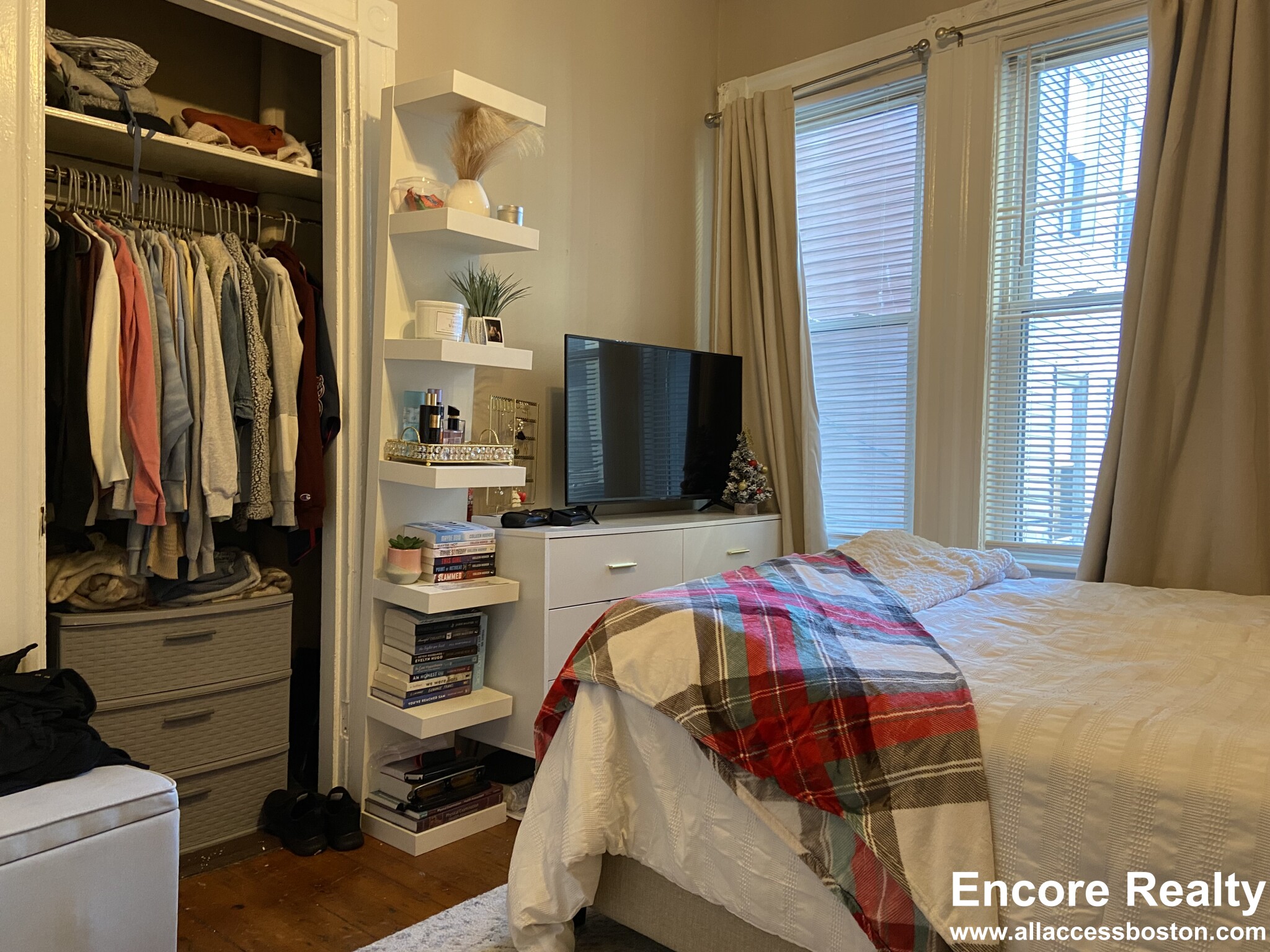 6 8 Sunset St, Mission Hill