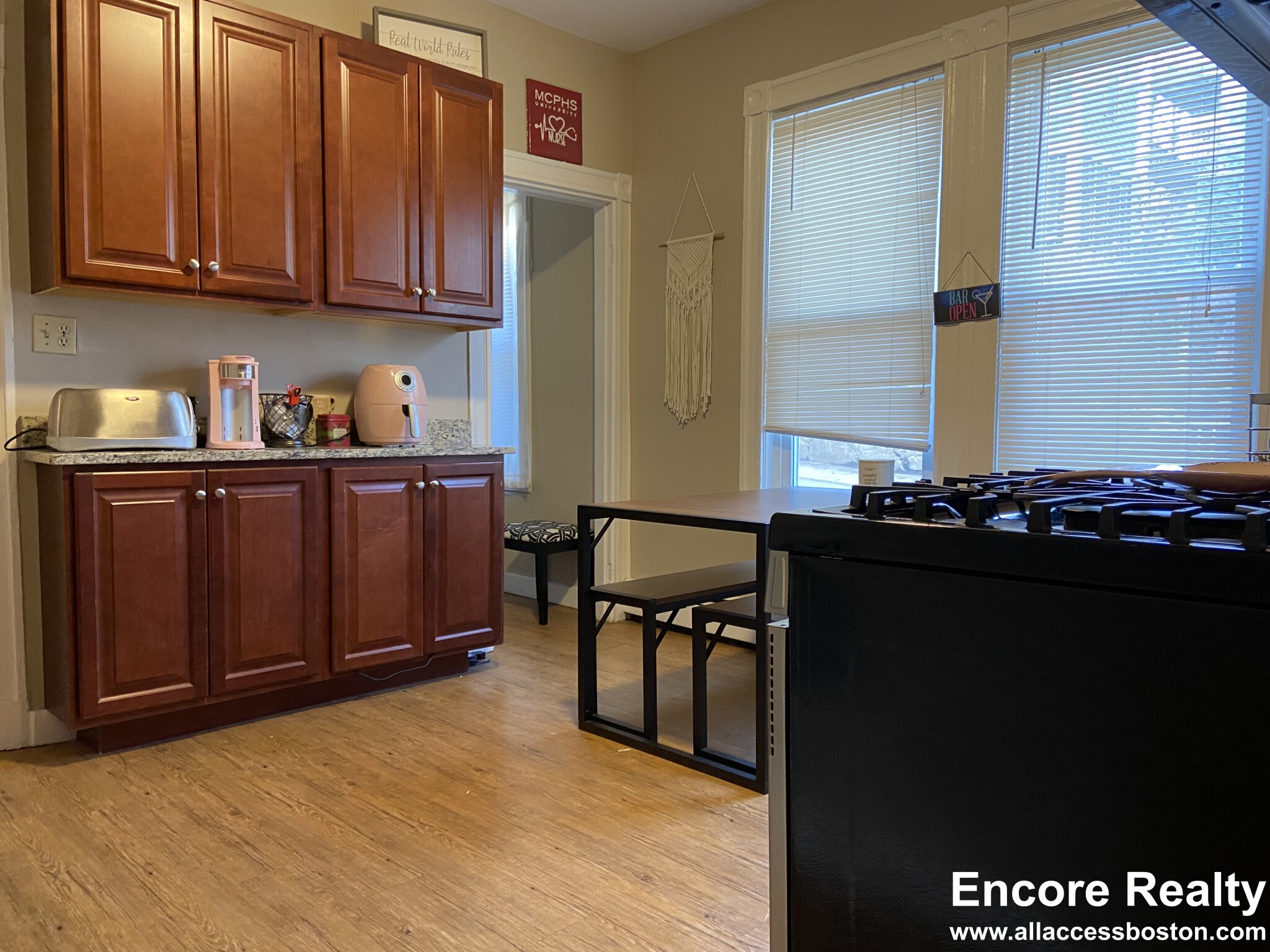 6 8 Sunset St, Mission Hill