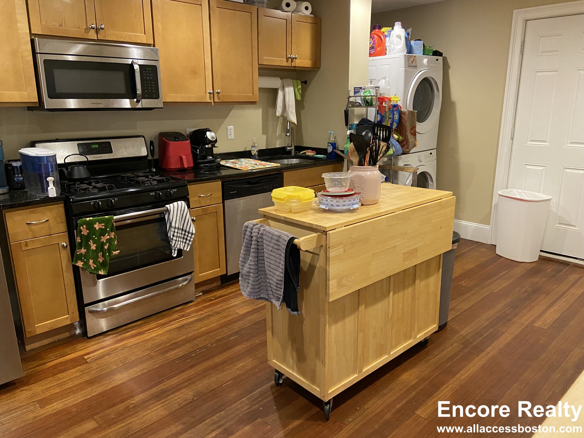 44 Hillside St, Mission Hill