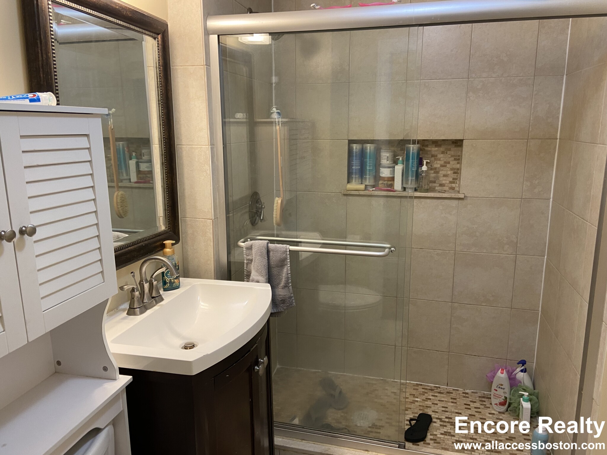 44 Hillside St, Mission Hill