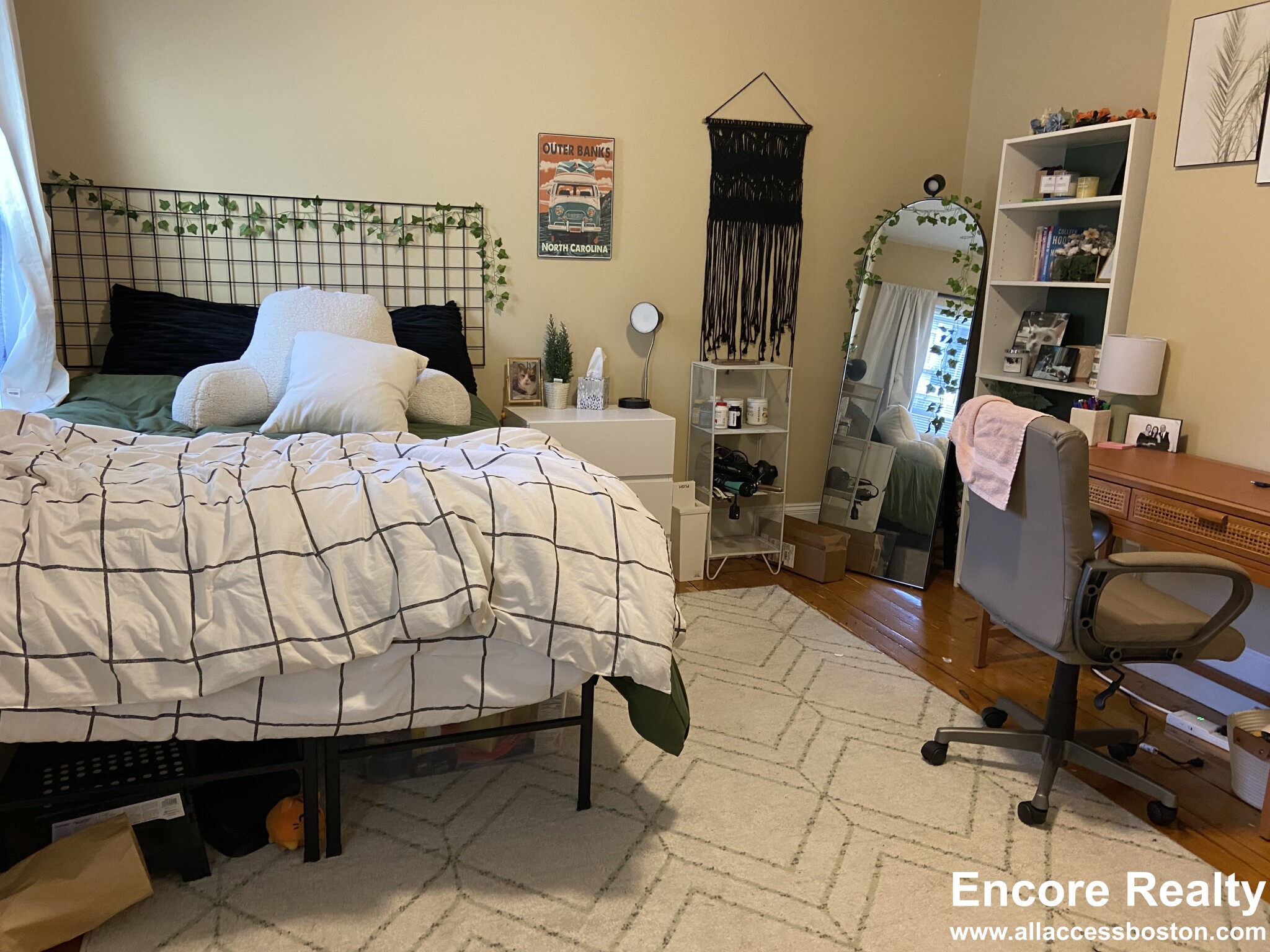 44 Hillside St, Mission Hill