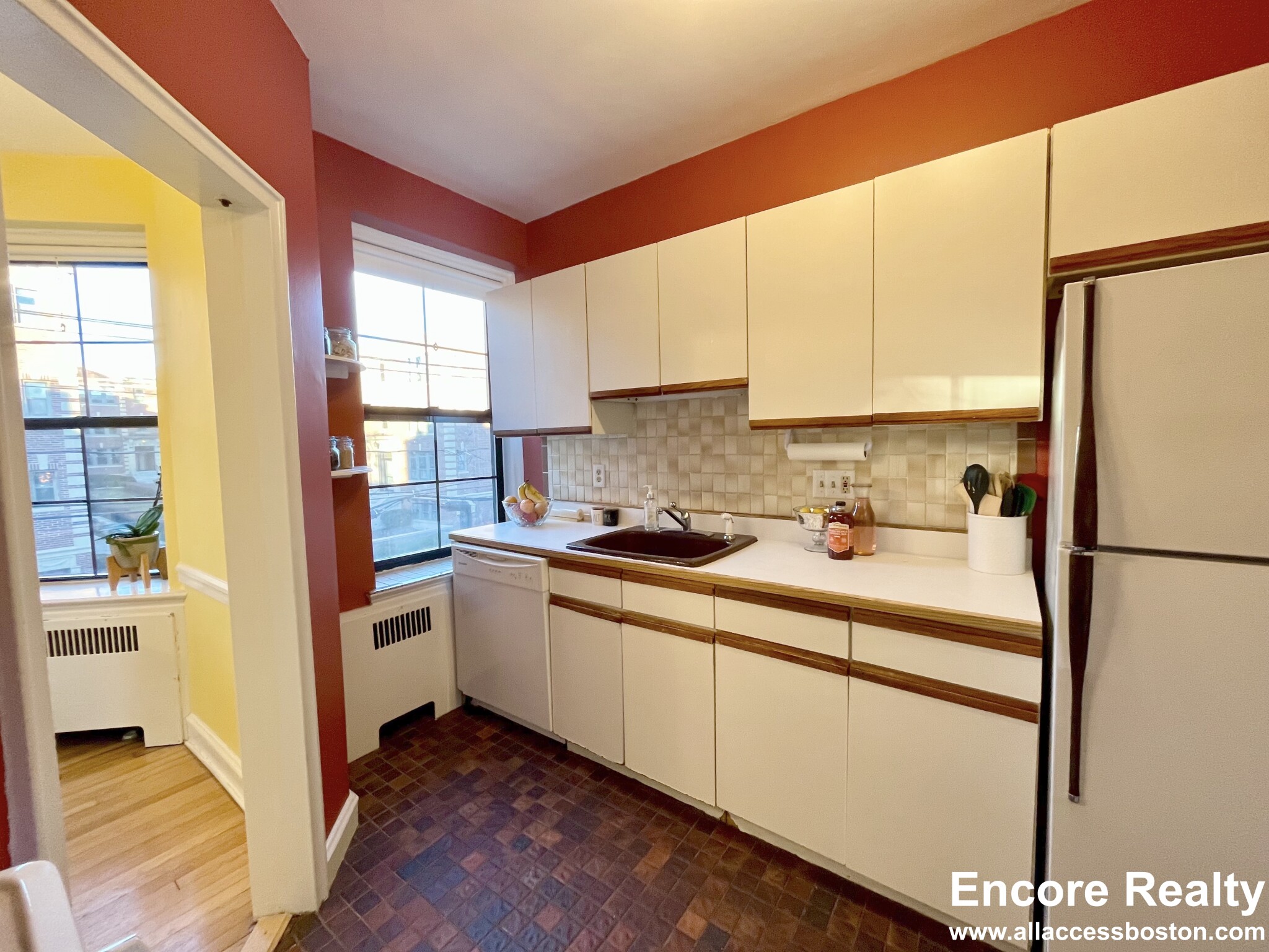 95 Longwood Ave, Longwood