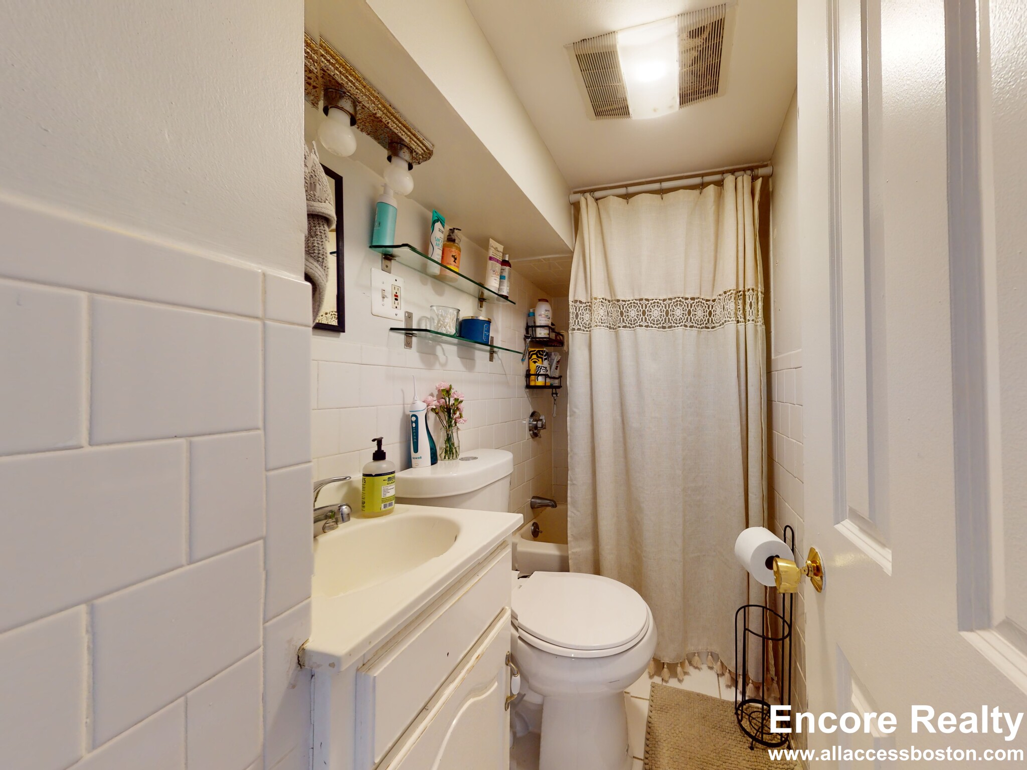 32 Huntington Ave, Jamaica Plain