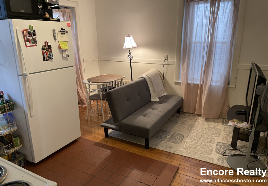 212 Hemenway St, Fenway