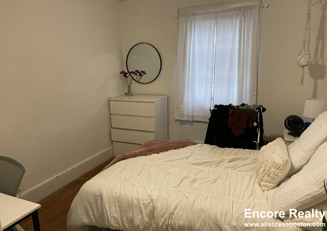 212 Hemenway St, Fenway