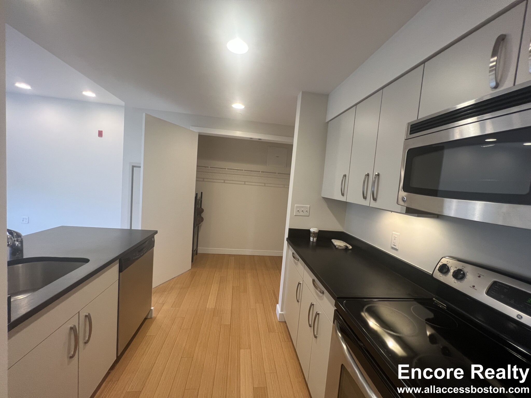 601 Albany St, South End