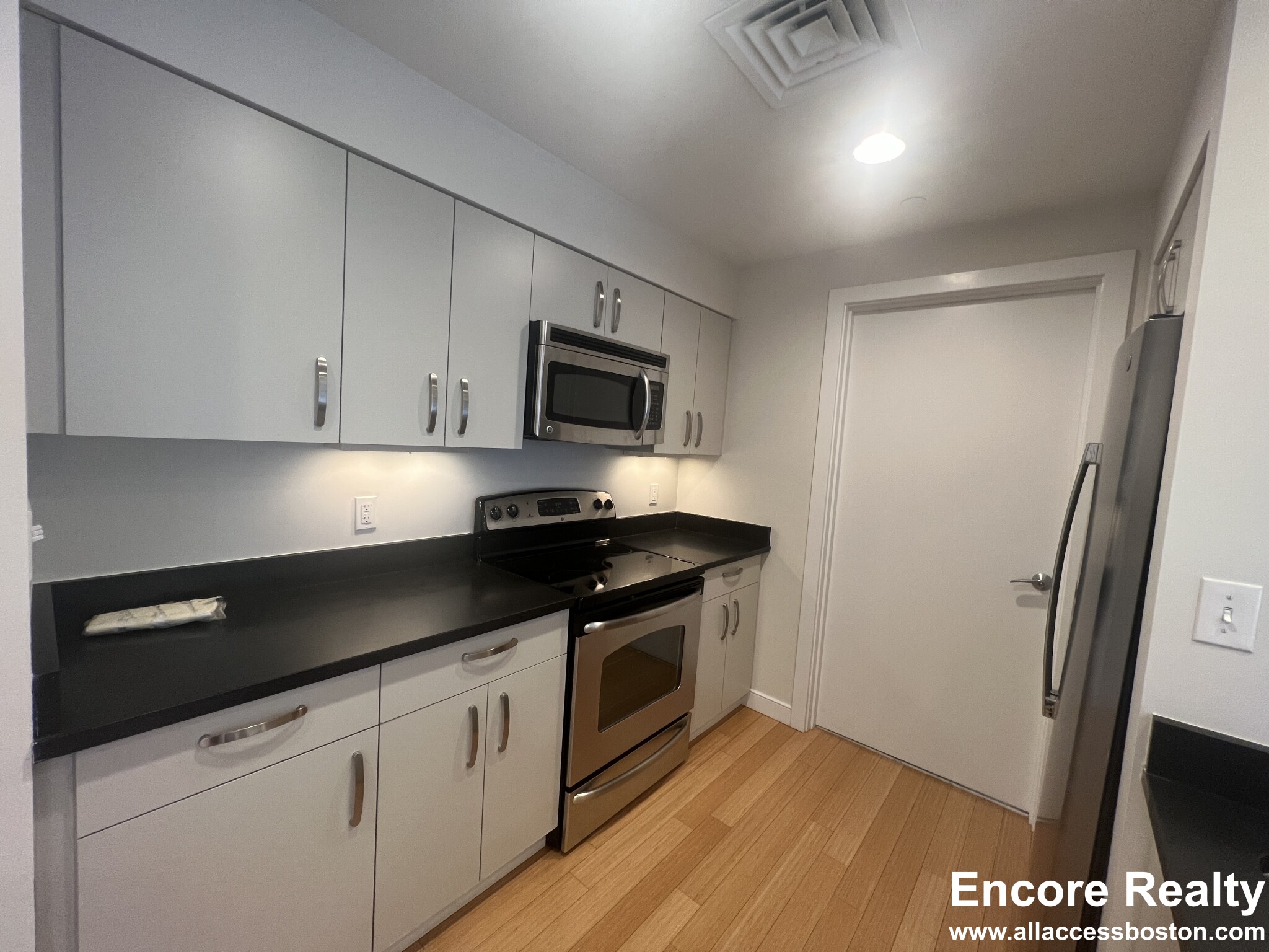 601 Albany St, South End