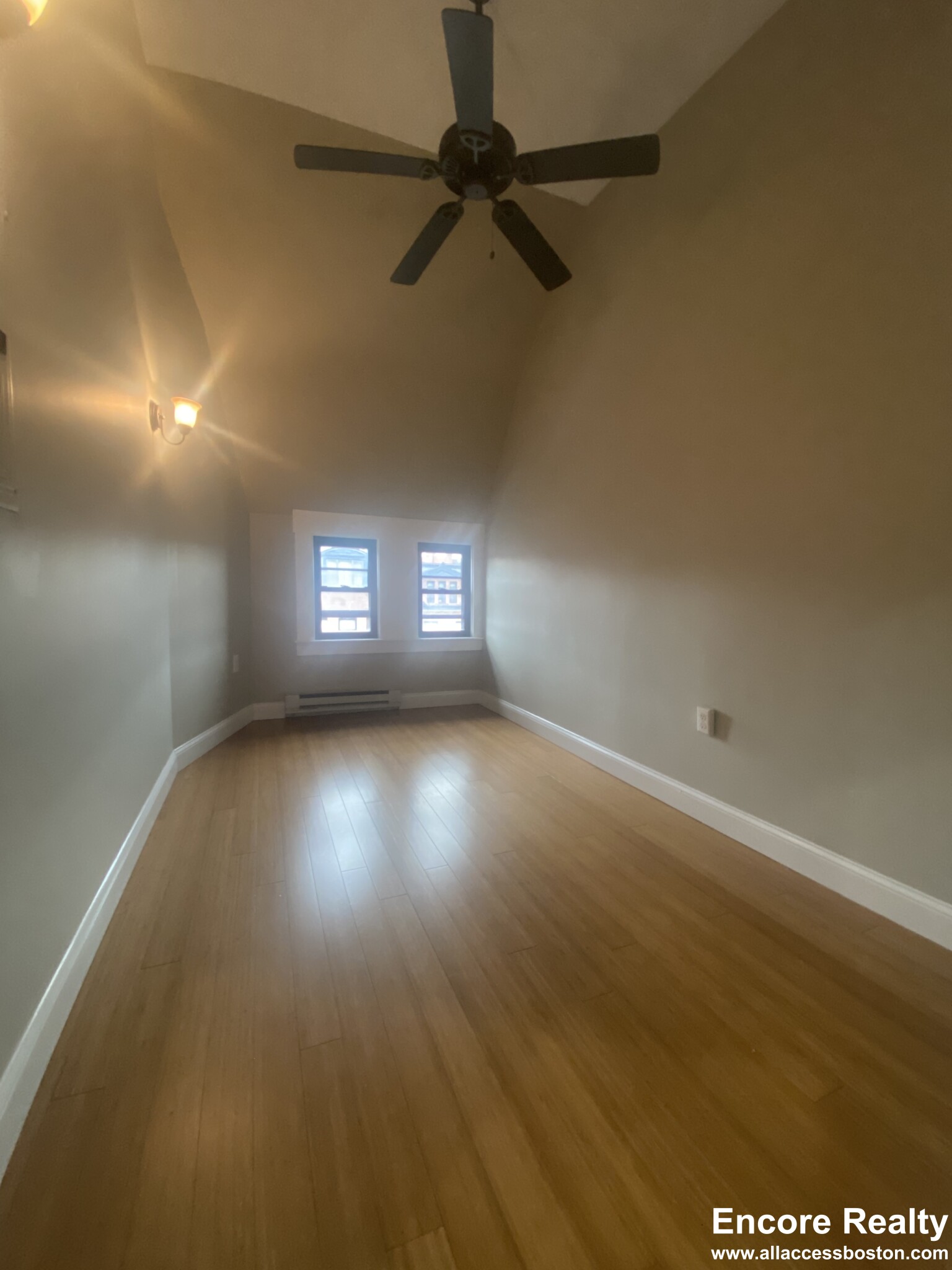 250 Newbury St, Back Bay