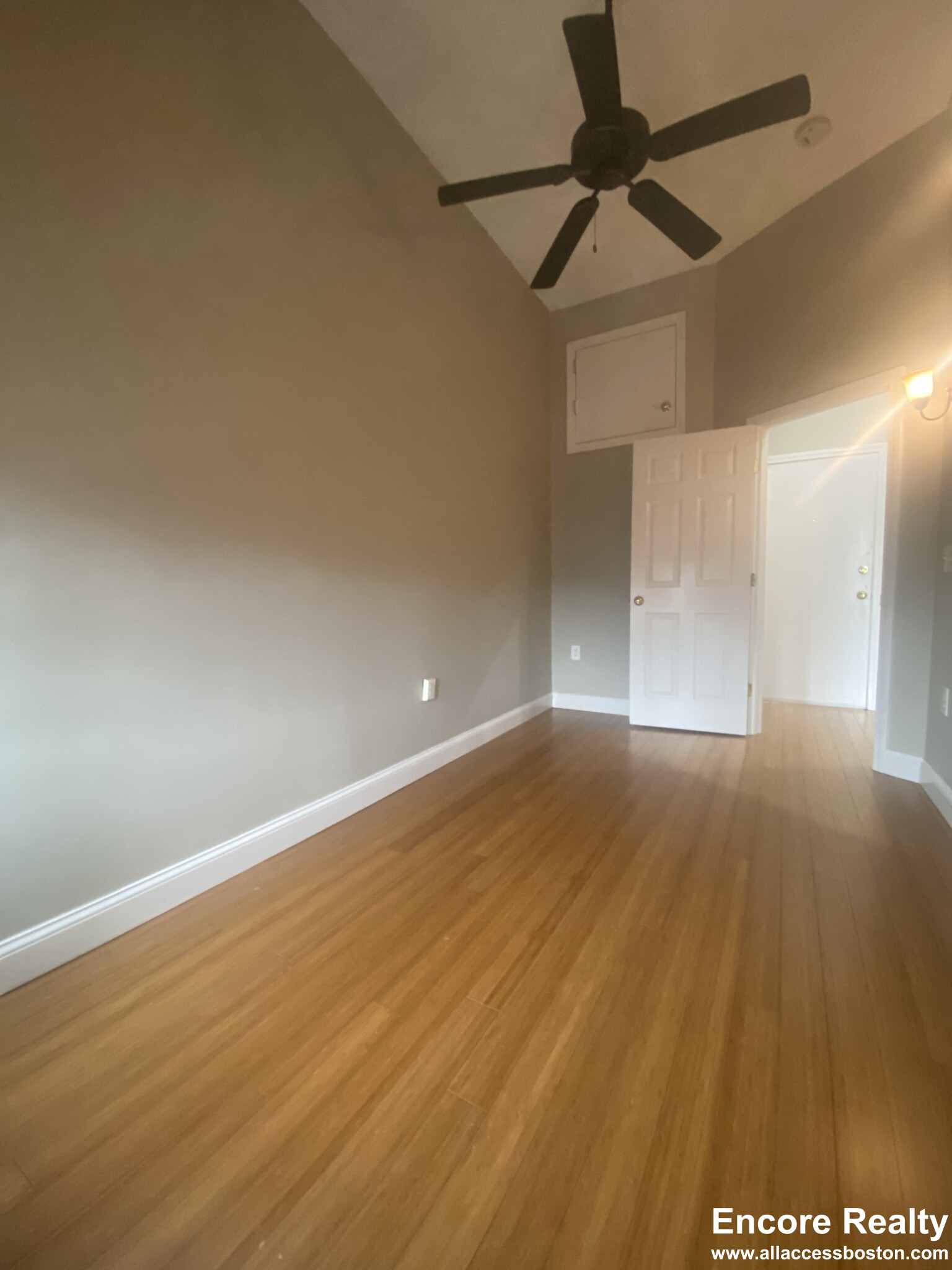 250 Newbury St, Back Bay