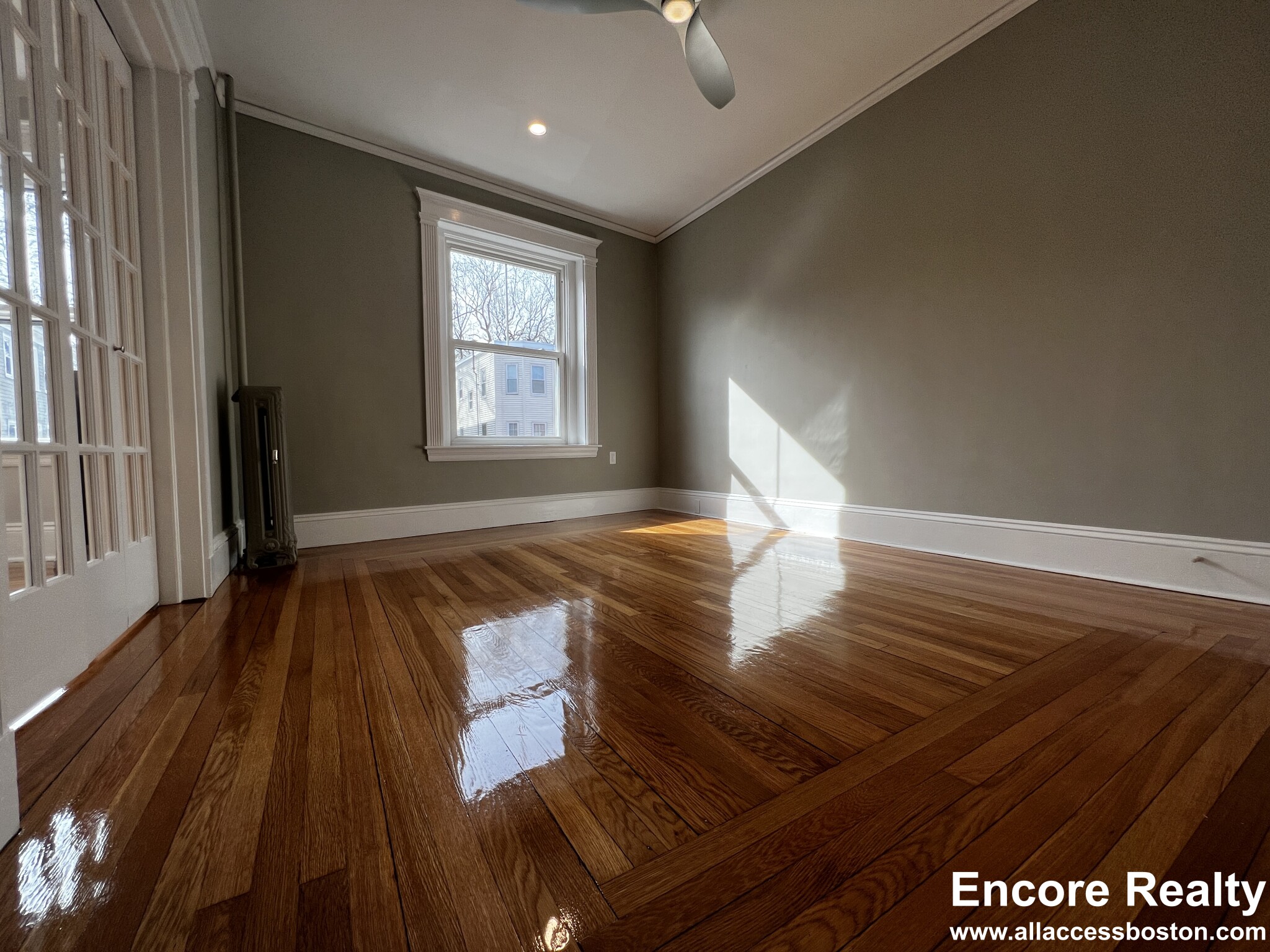 11 Grovenor Rd, Jamaica Plain