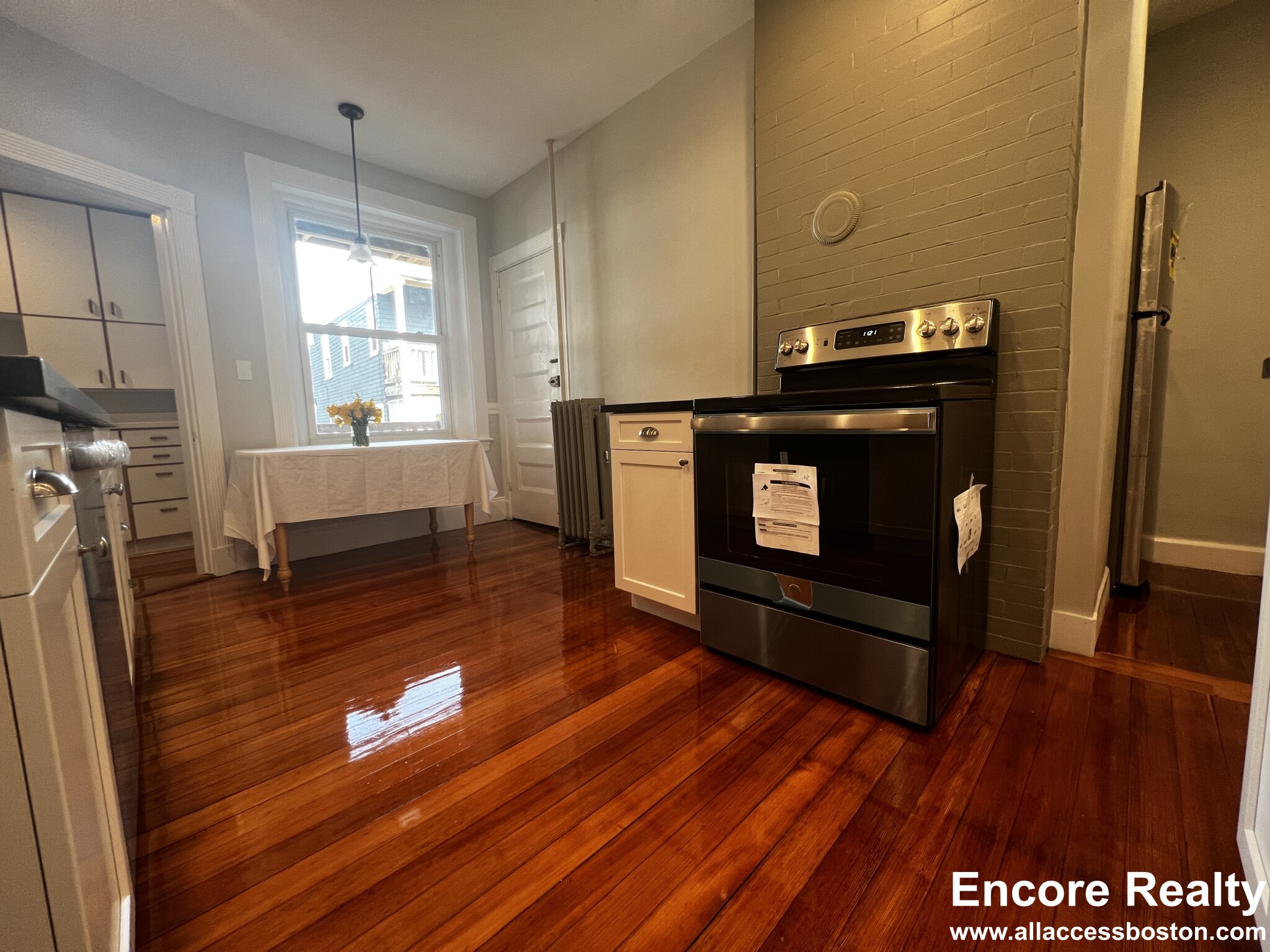 11 Grovenor Rd, Jamaica Plain