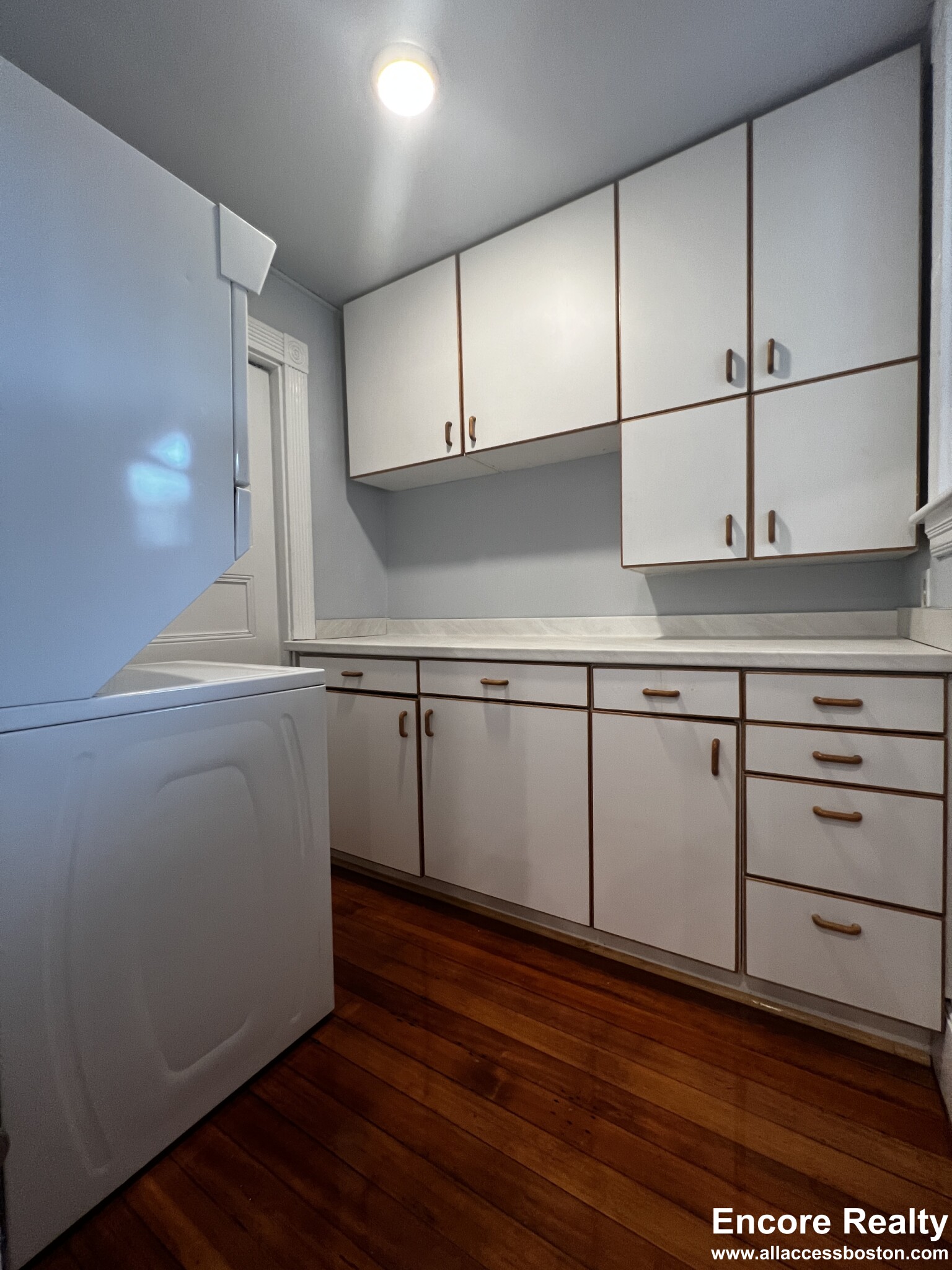 11 Grovenor Rd, Jamaica Plain