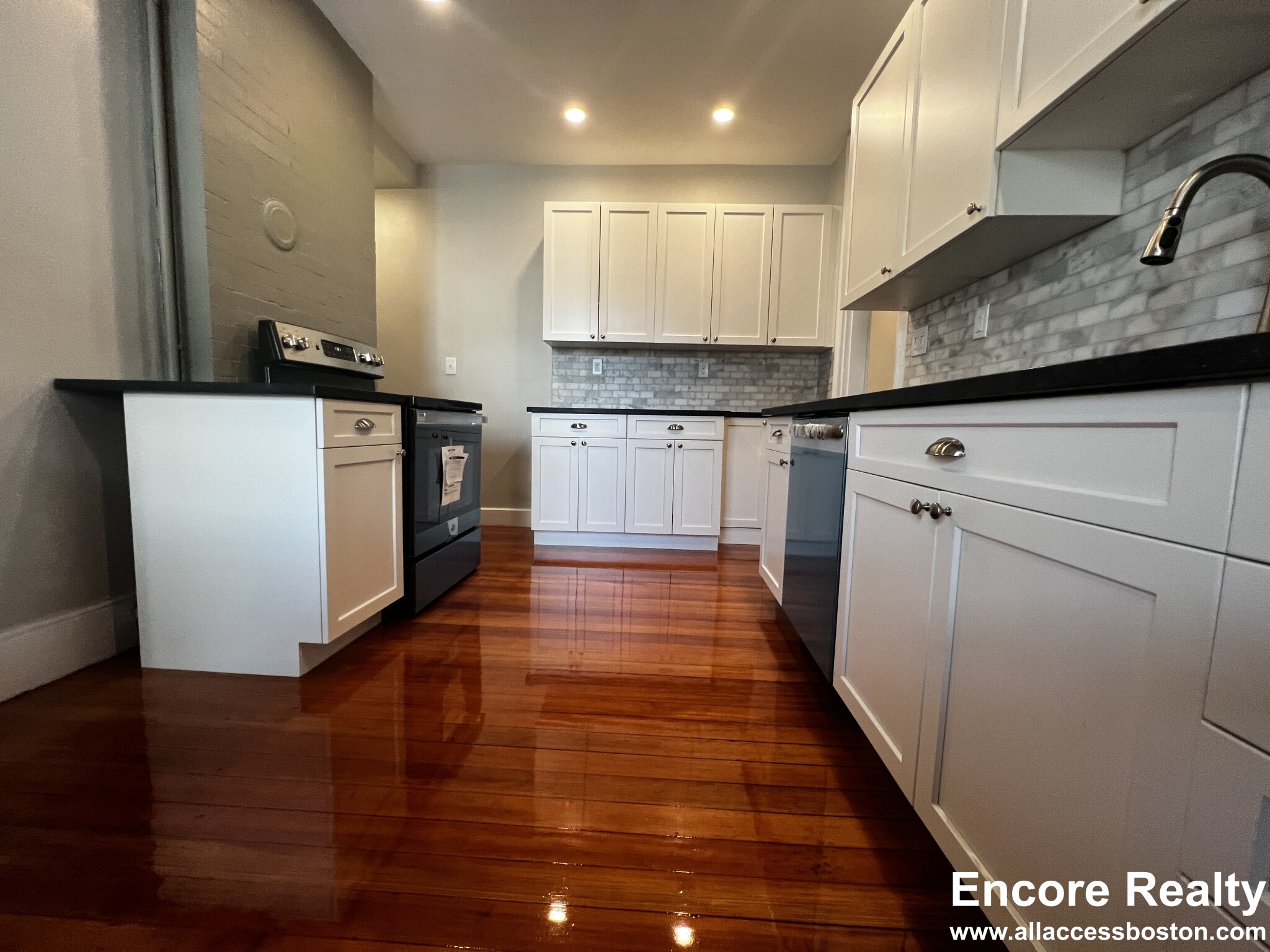 11 Grovenor Rd, Jamaica Plain