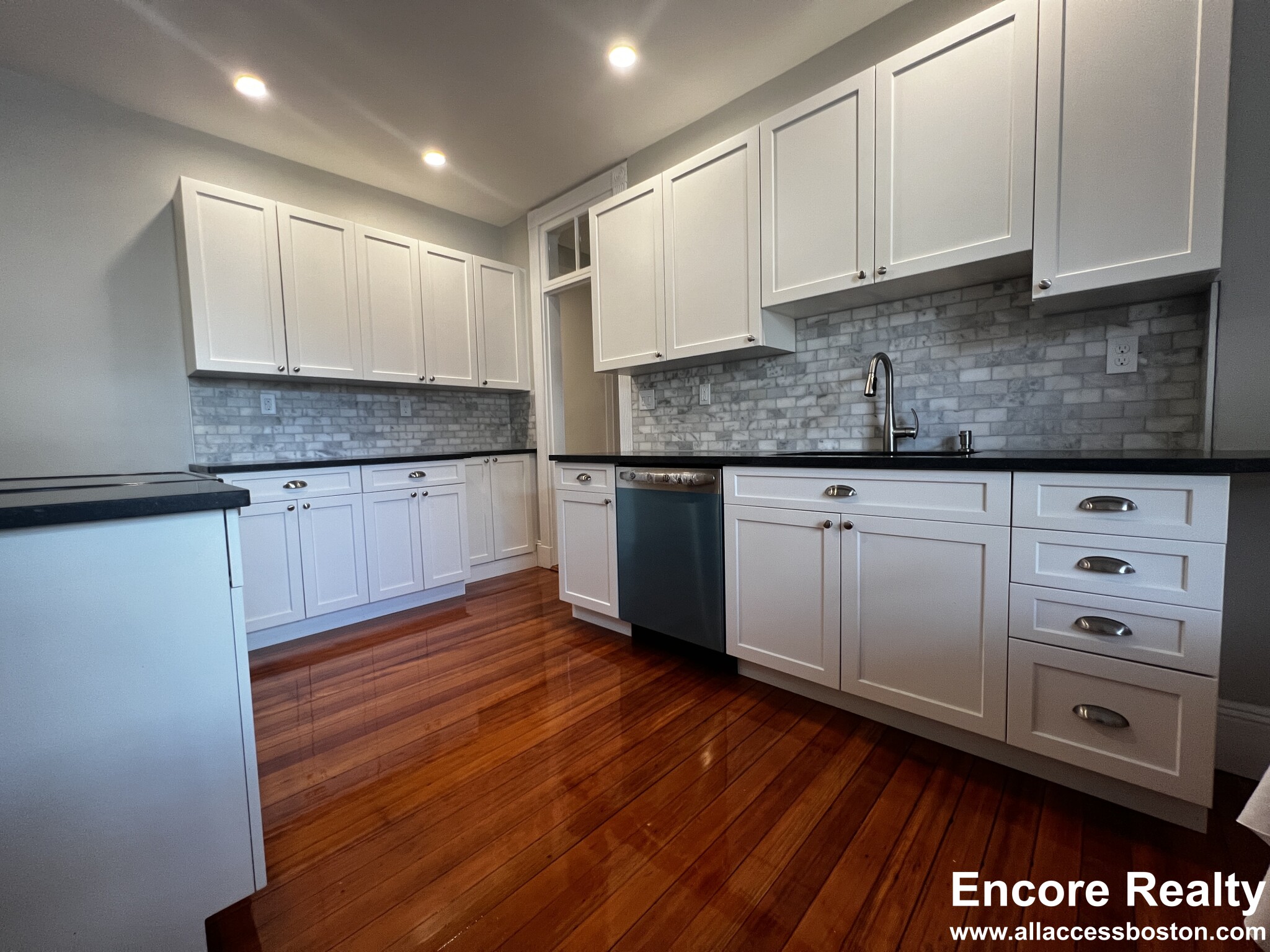 11 Grovenor Rd, Jamaica Plain