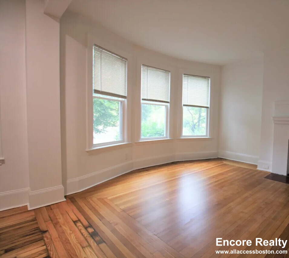 1516 Commonwealth Ave, Brighton