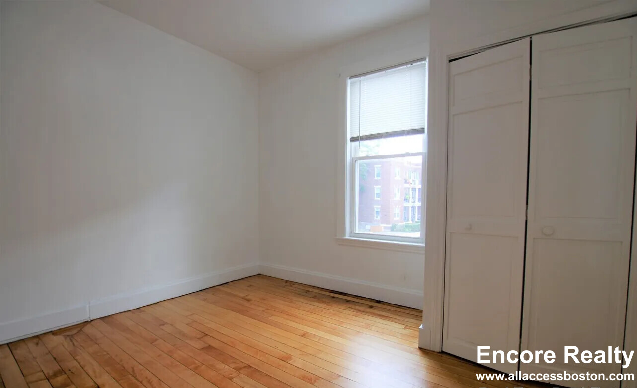 1516 Commonwealth Ave, Brighton