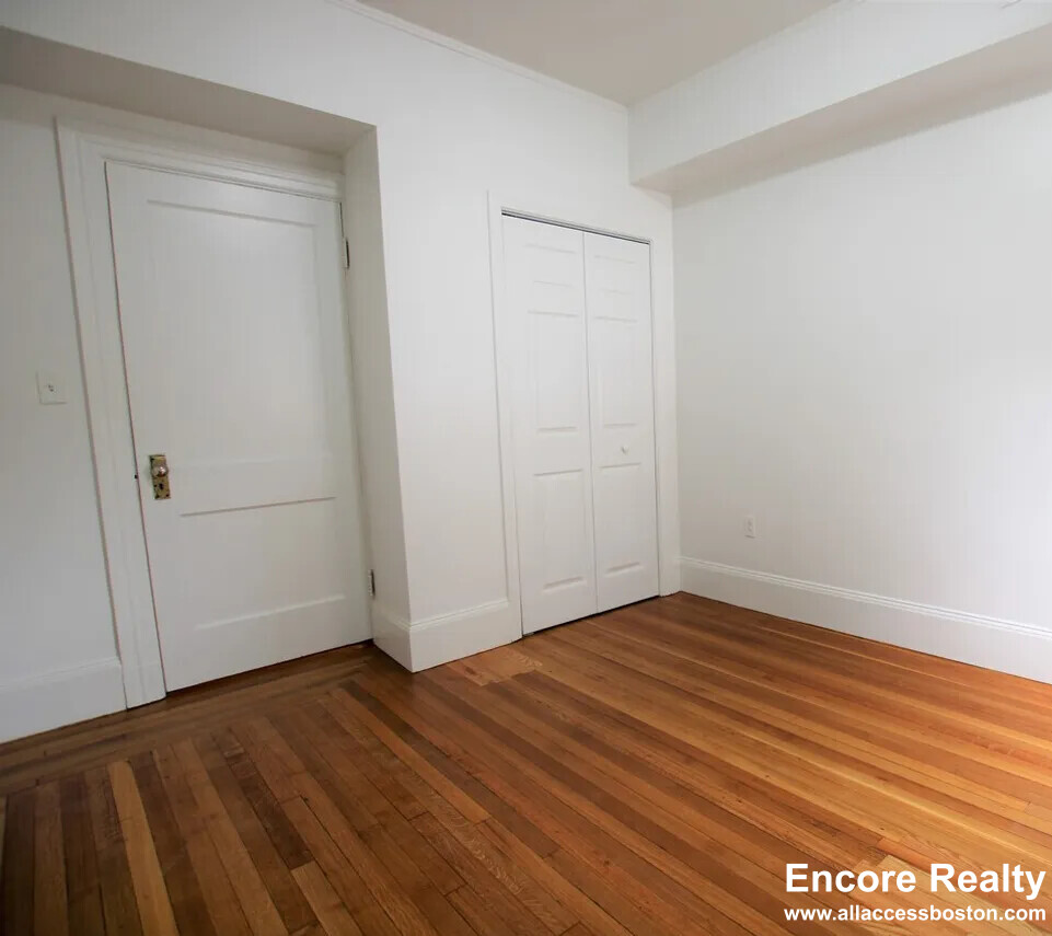 1516 Commonwealth Ave, Brighton