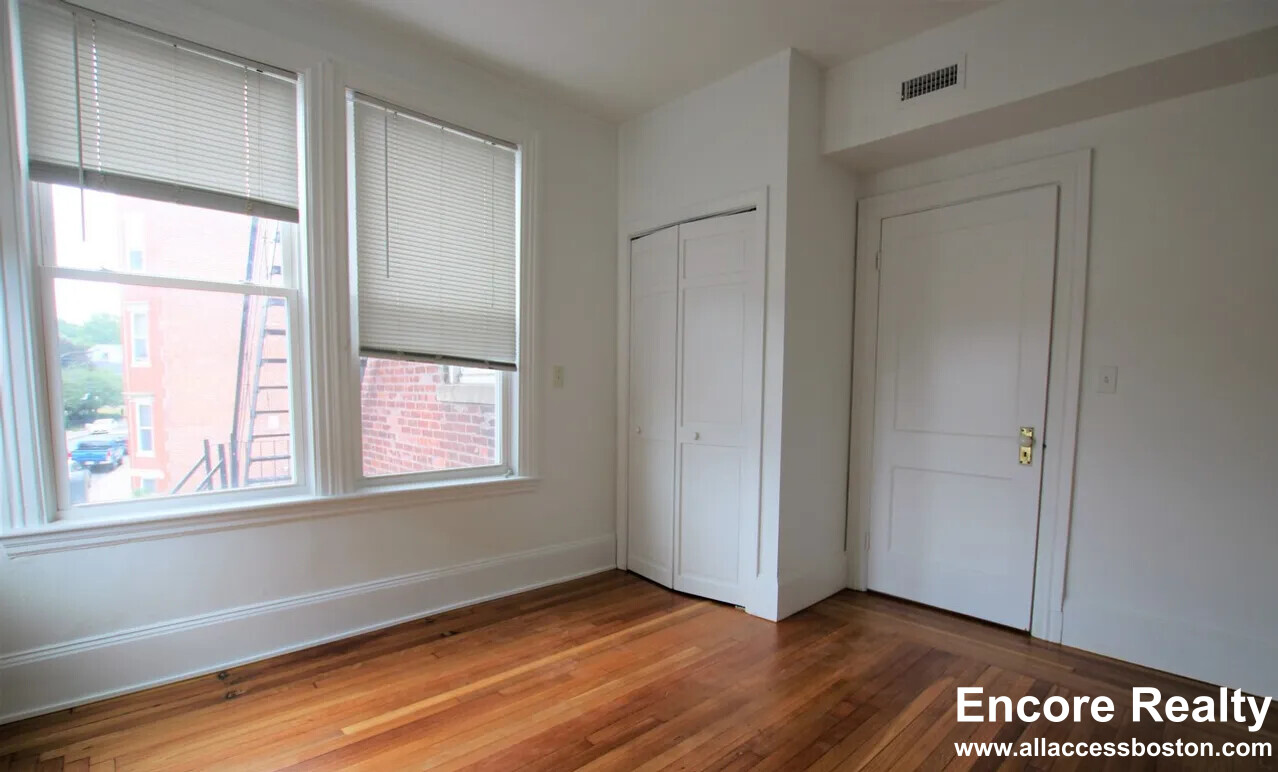 1516 Commonwealth Ave, Brighton