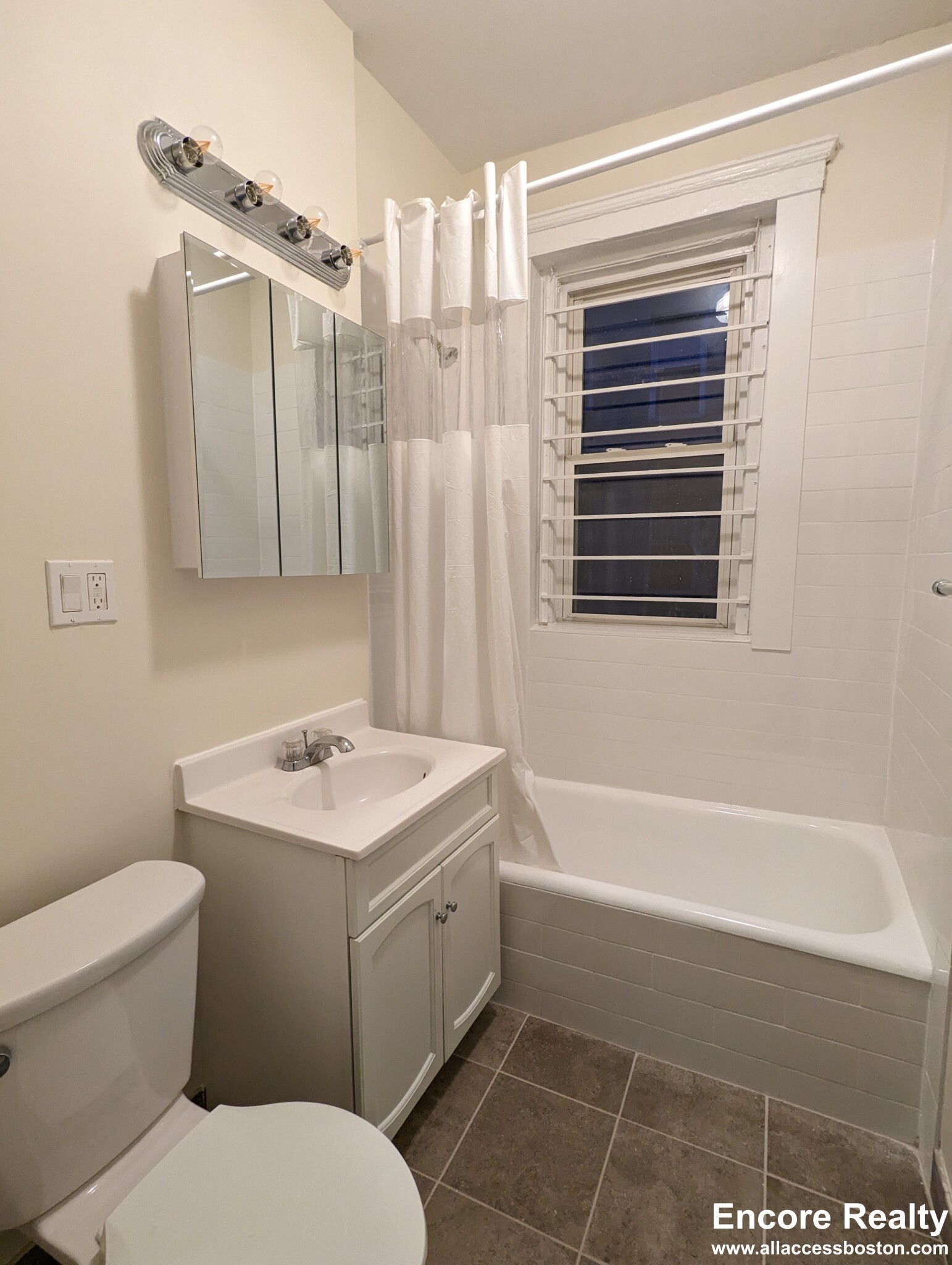 135 Washington St, Brighton