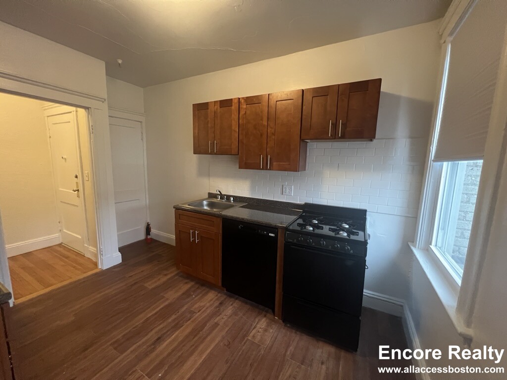 1634 Commonwealth Ave, Brighton