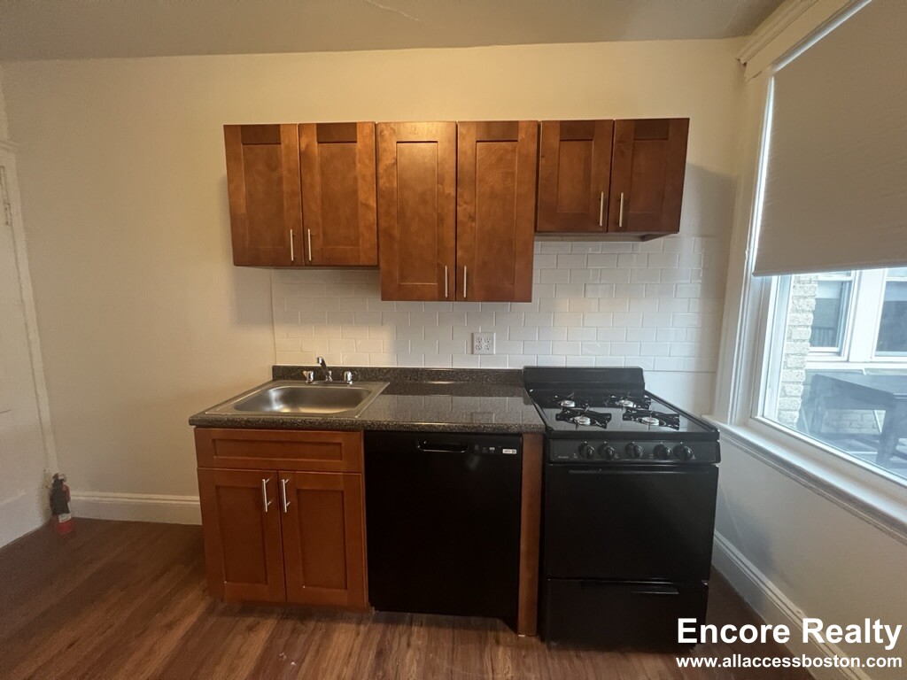 1634 Commonwealth Ave, Brighton