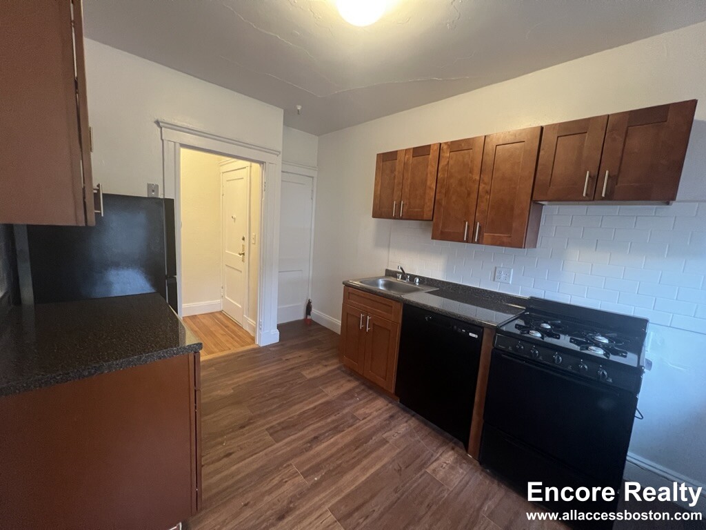 1634 Commonwealth Ave, Brighton