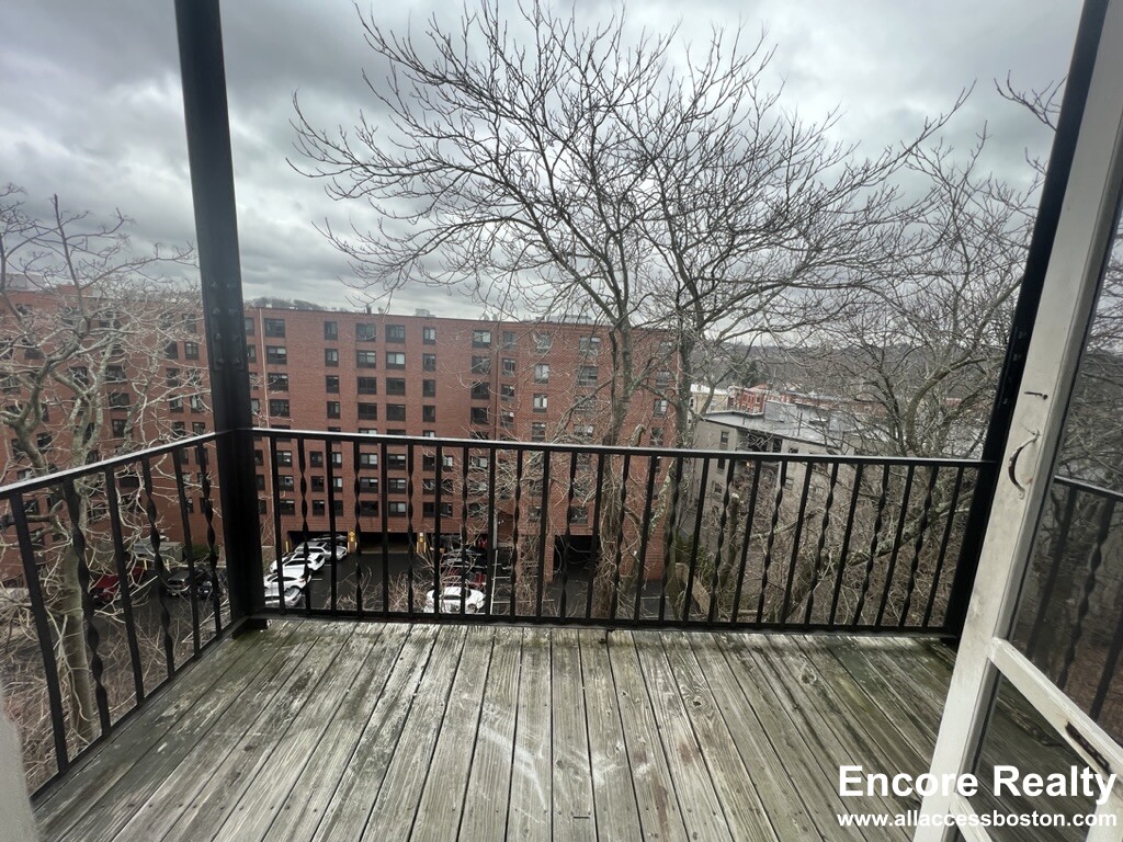 1634 Commonwealth Ave, Brighton