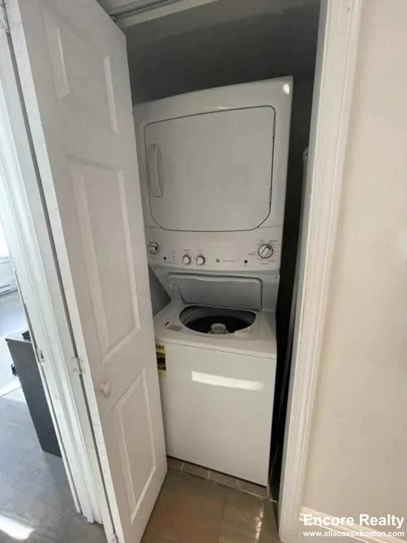 1404 Beacon St, Coolidge Corner