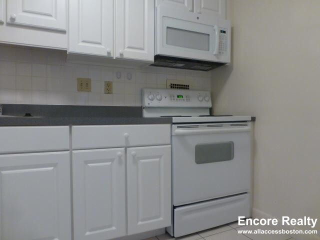 101 Monmouth St, Longwood