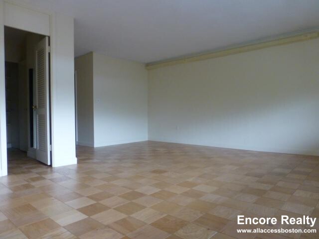 101 Monmouth St, Longwood