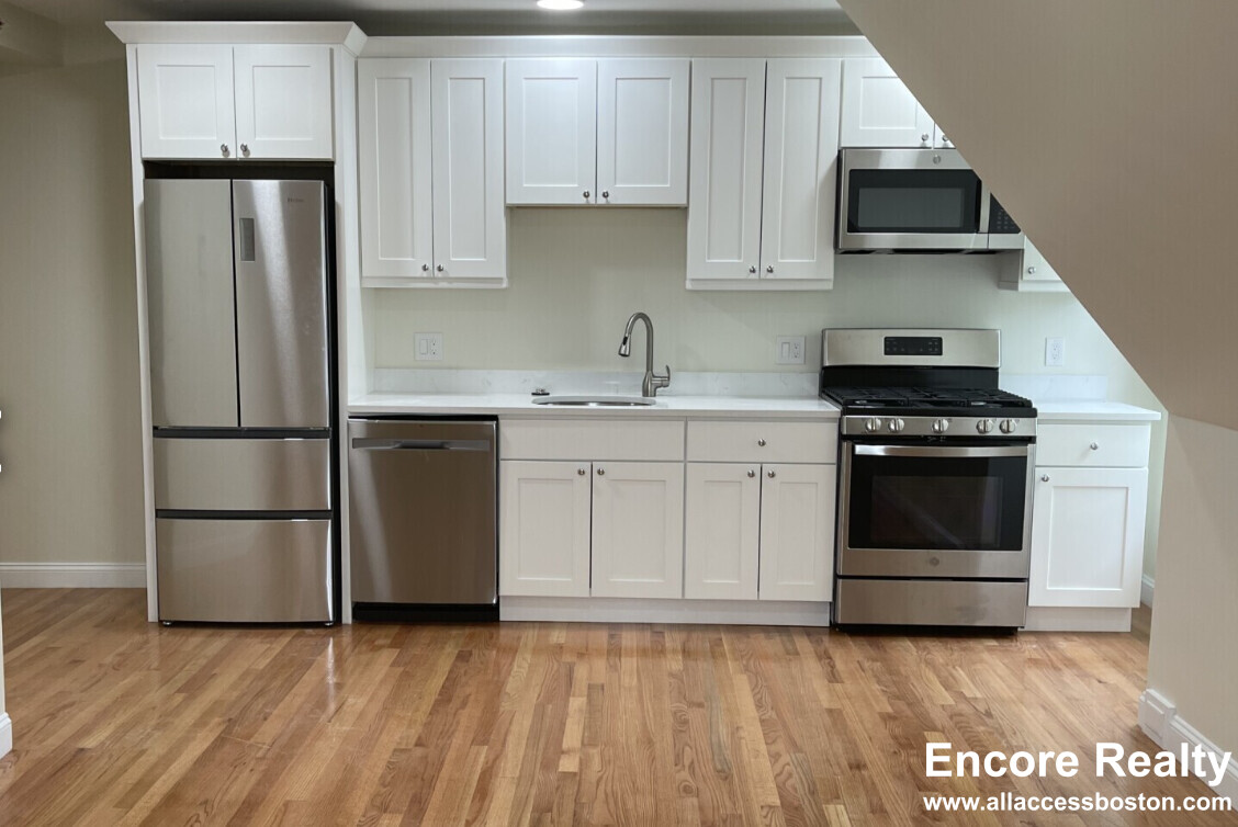 12 Harris St., Unit 3 , Brookline, MA 02446