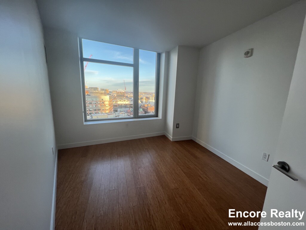 120 Kingston St, Chinatown