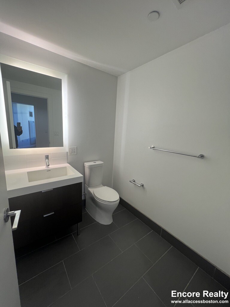 120 Kingston St, Chinatown