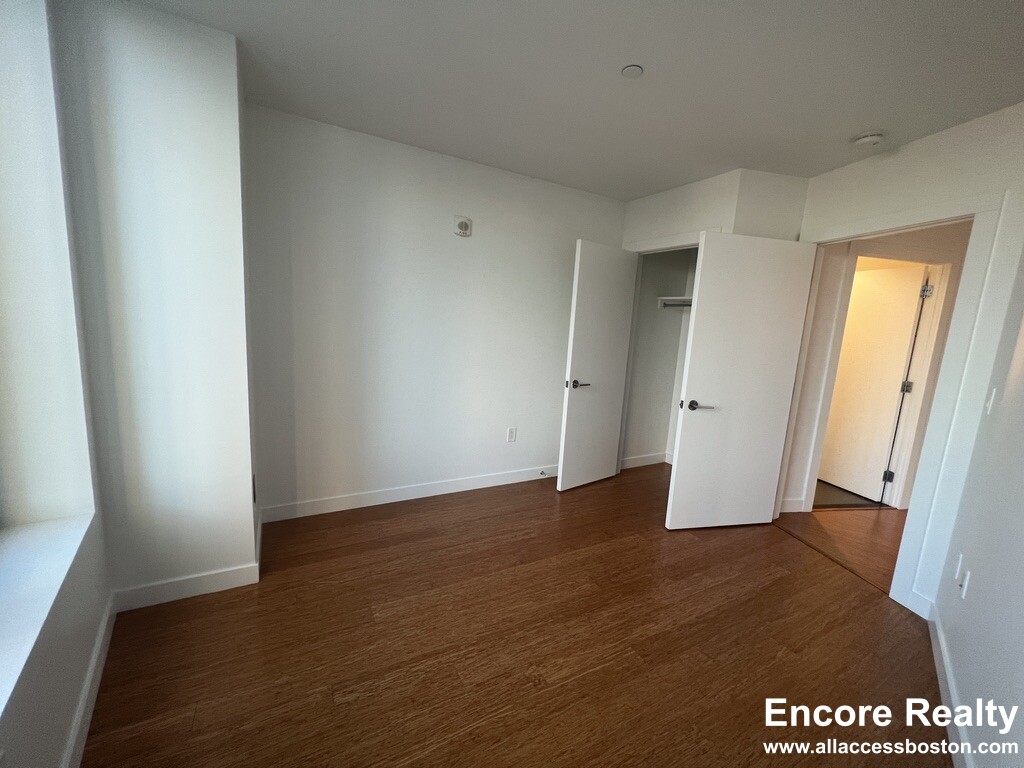 120 Kingston St, Chinatown