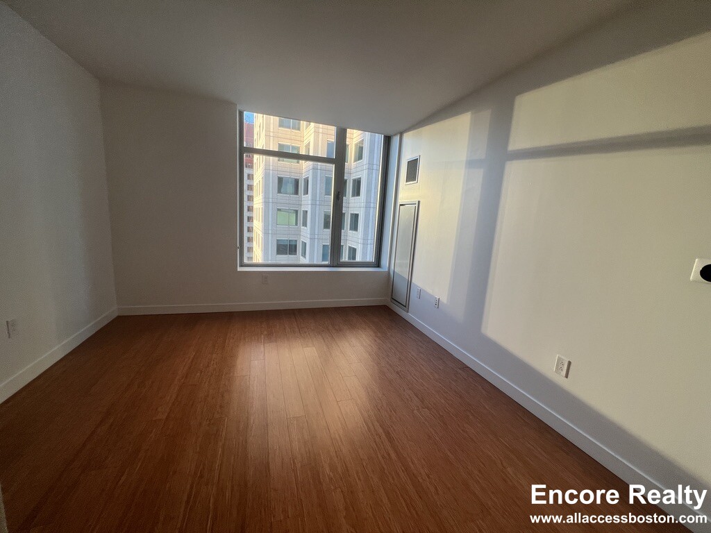 120 Kingston St, Chinatown