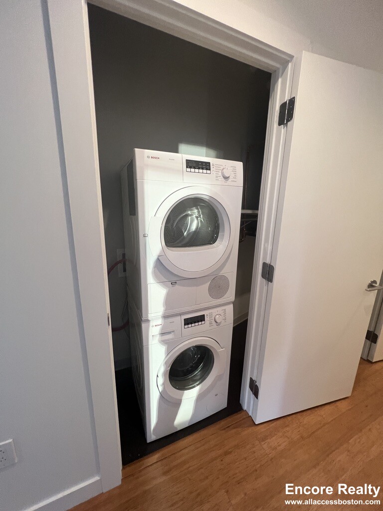 120 Kingston St, Chinatown