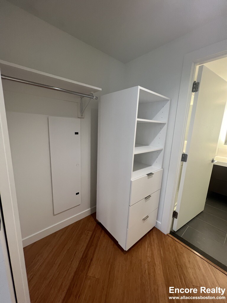 120 Kingston St, Chinatown