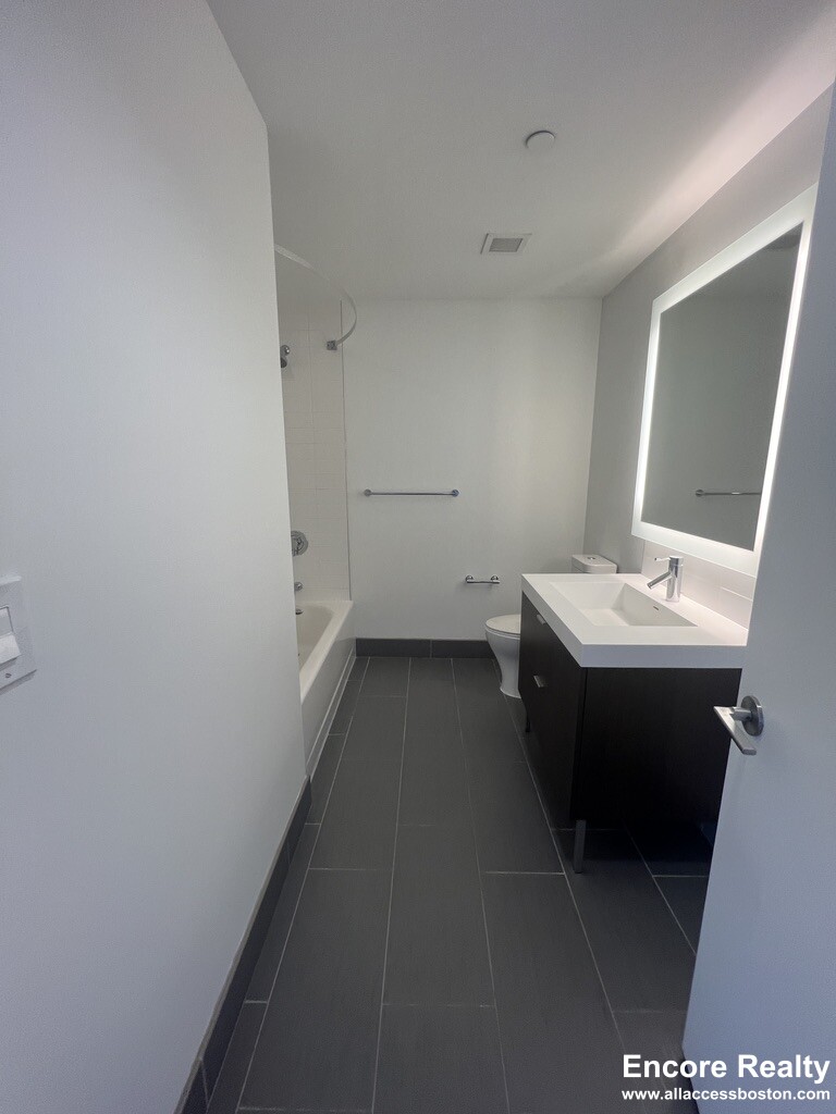 120 Kingston St, Chinatown