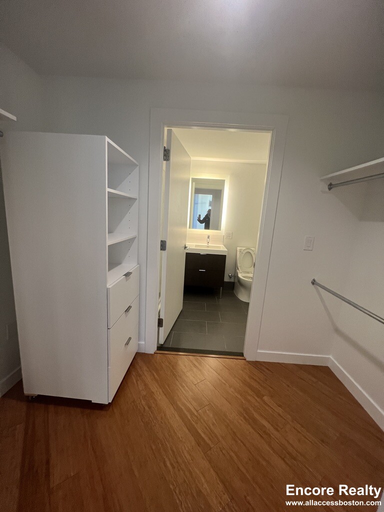 120 Kingston St, Chinatown